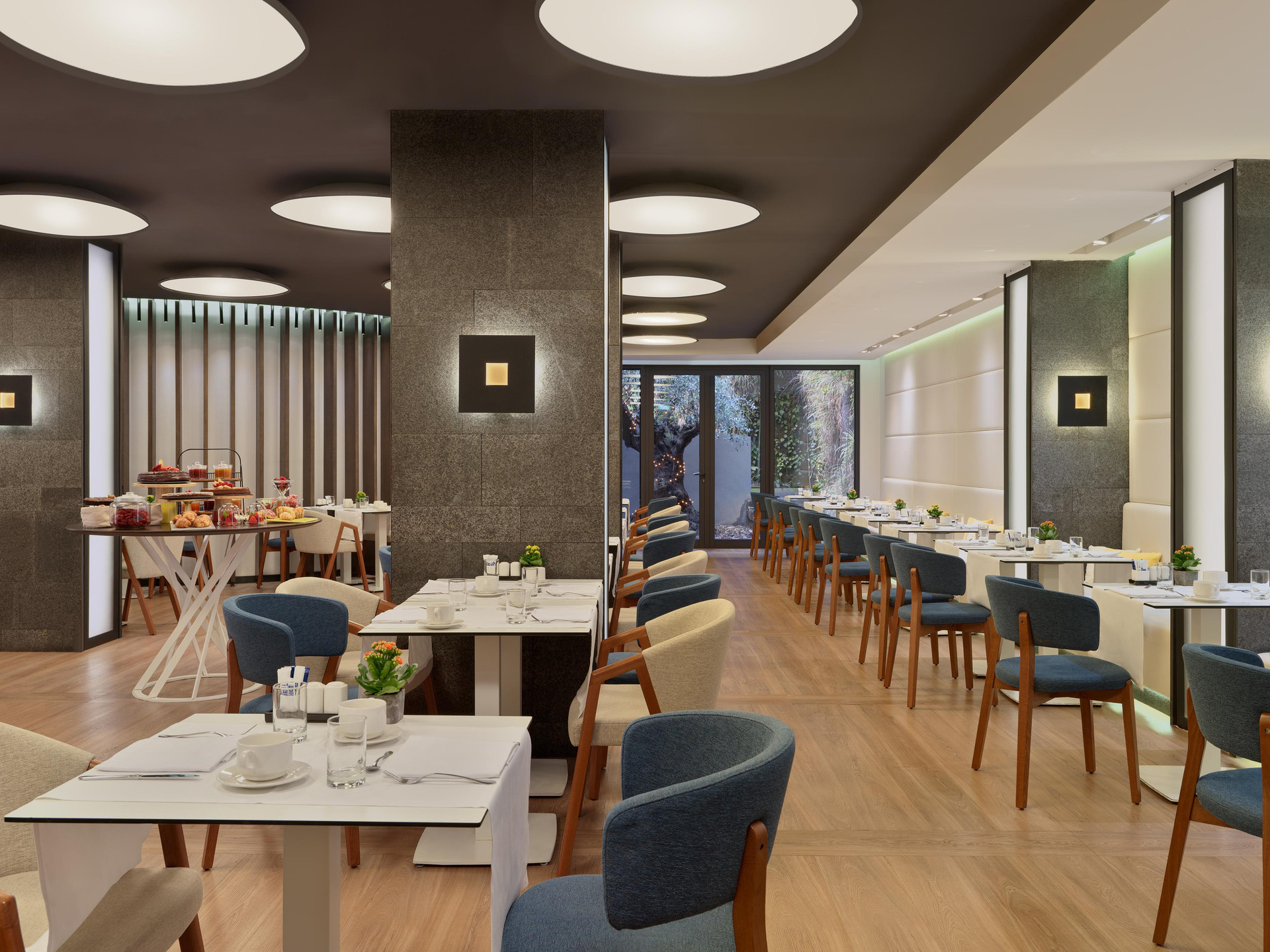 Restaurant H10 Urquinaona Plaza
