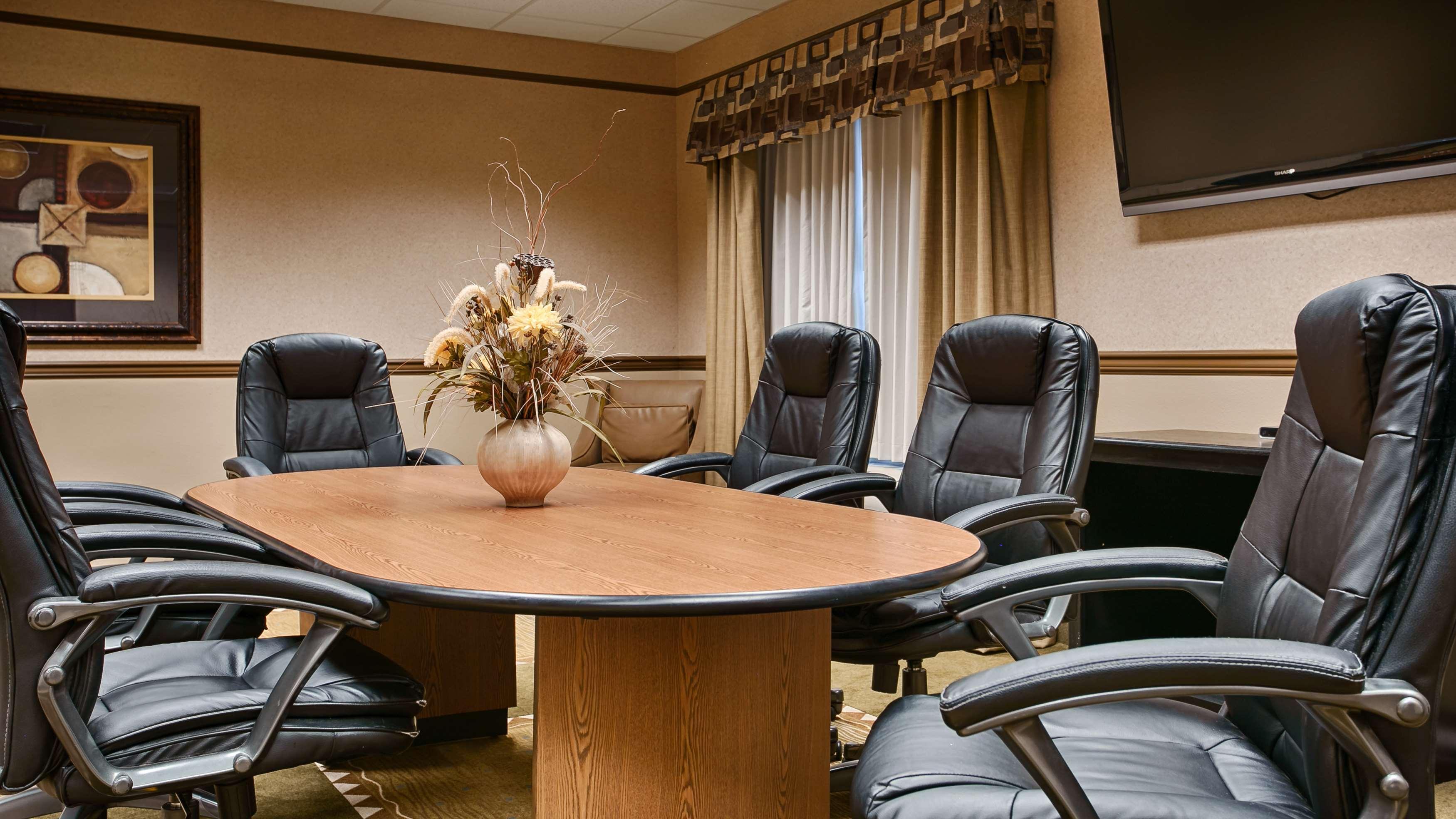 Centro de Negocios Best Western Plus Montezuma Inn & Suites