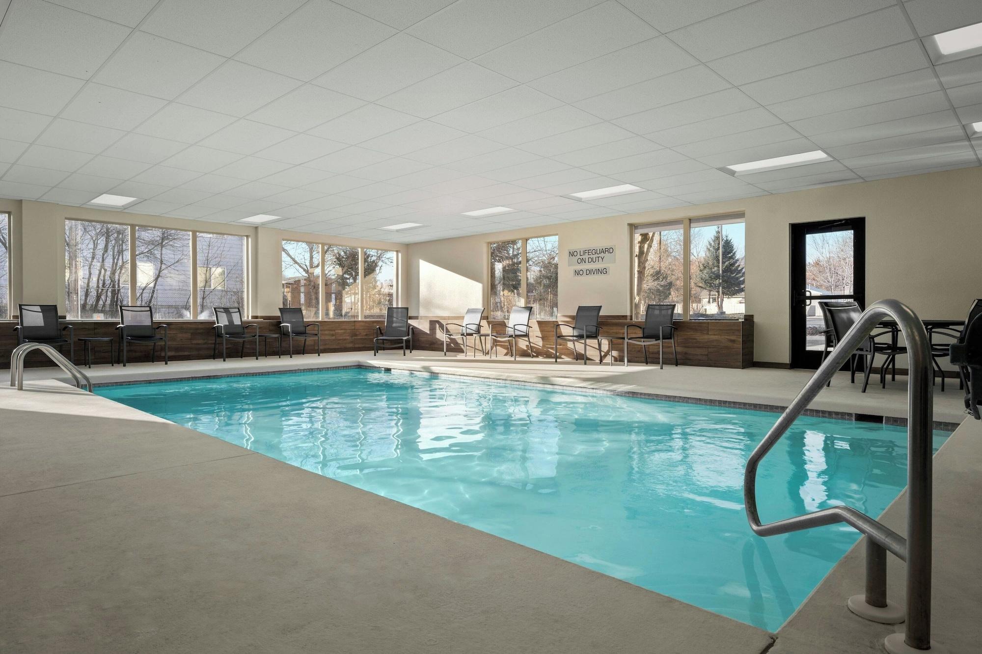 Vista Piscina Fairfield by Marriott Inn & Suites Helena North
