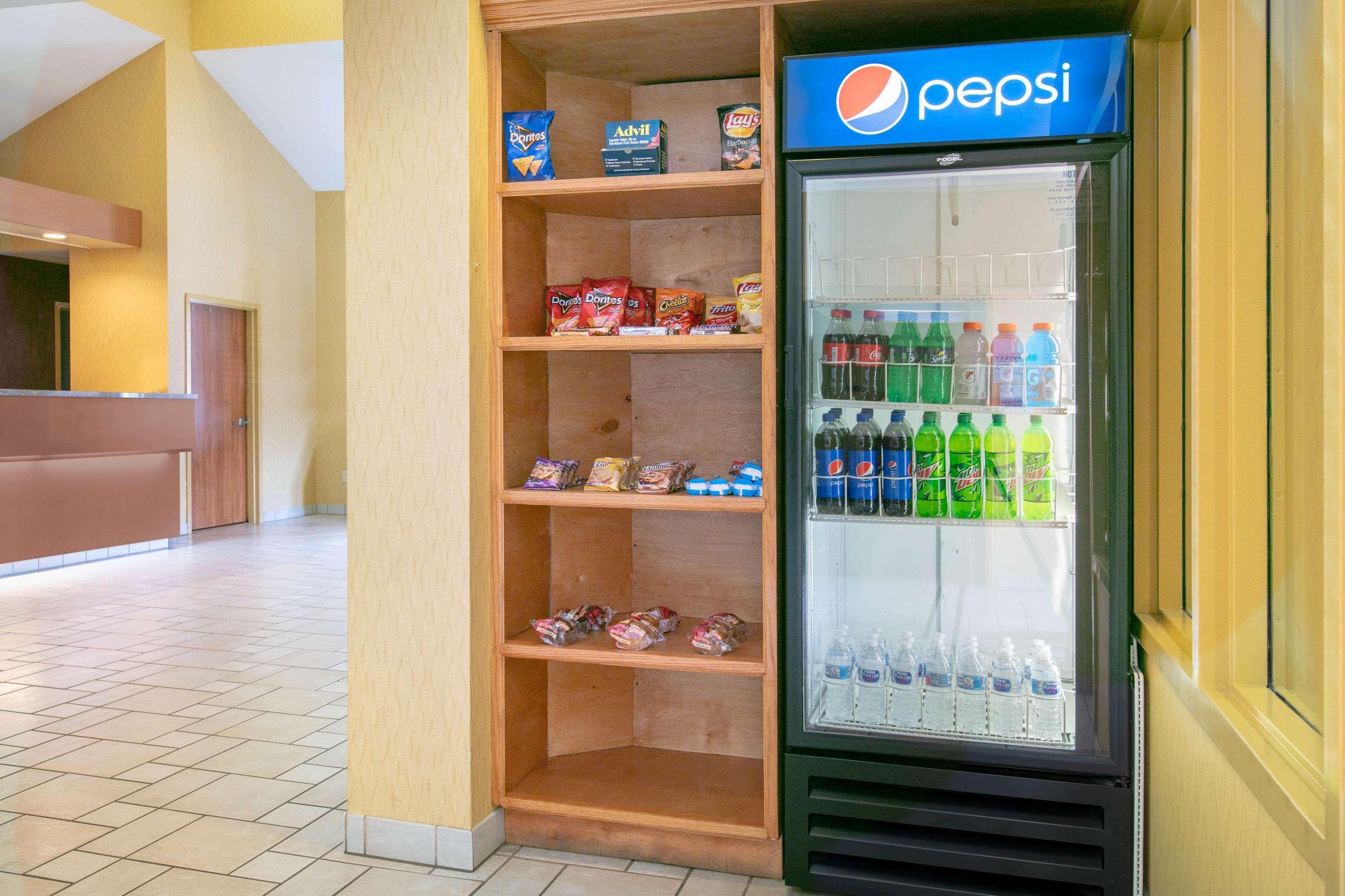 Vista Exterior Days Inn by Wyndham Tulsa Central