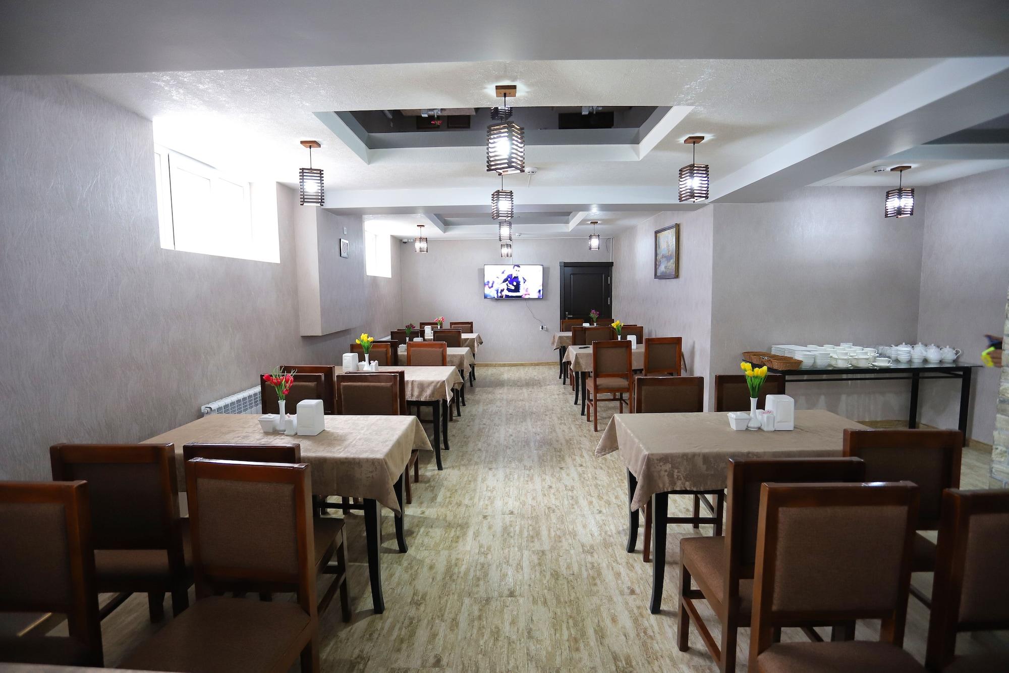 Restaurant Tourist INN Hotel