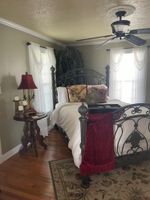 Alquiler Vacacional - Guitars & Harmony II in Historic Greenville with WiFi & beautiful outdoor space