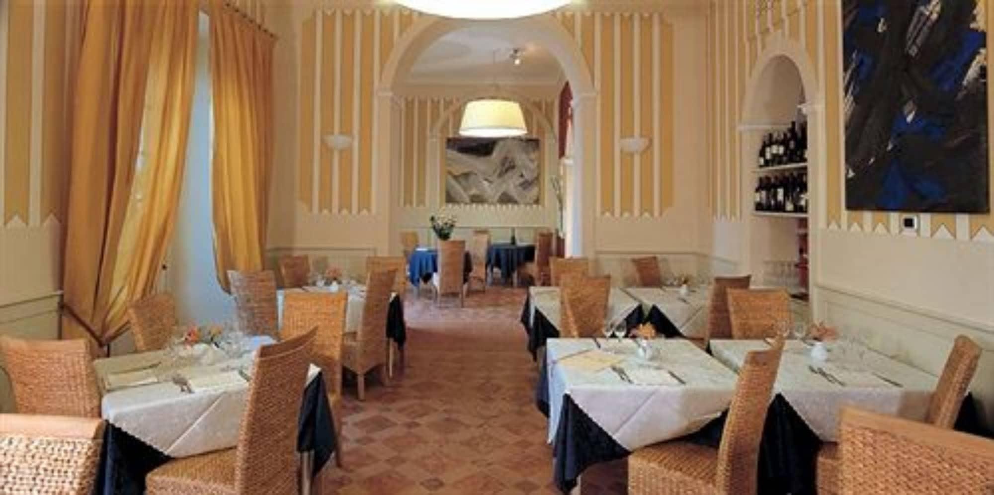 Bar/Salón Hotel Cannobio