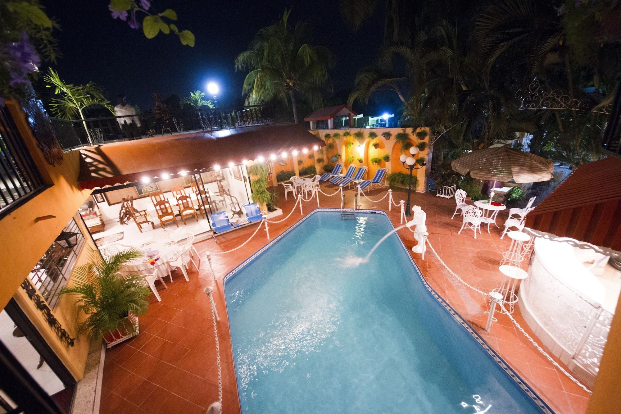 Vista Piscina Ideal Villa Hotel