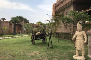 Alojamiento - Famous Hotel Bagan 2
