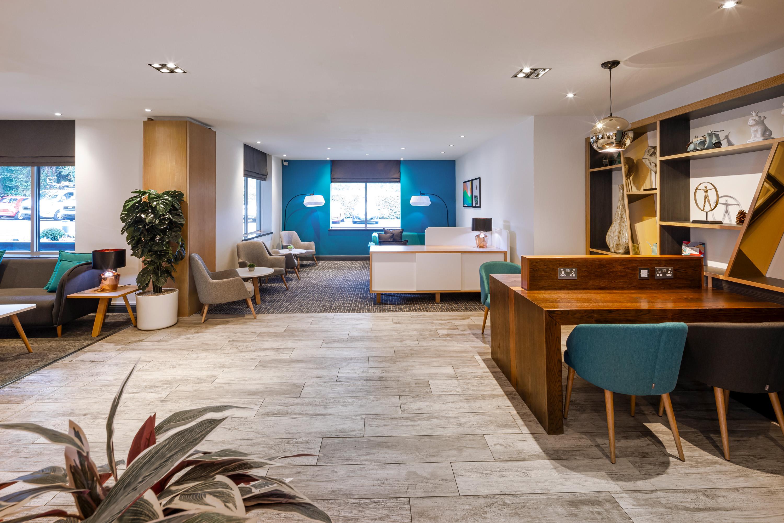 Vista Lobby Holiday Inn High Wycombe M40-J4