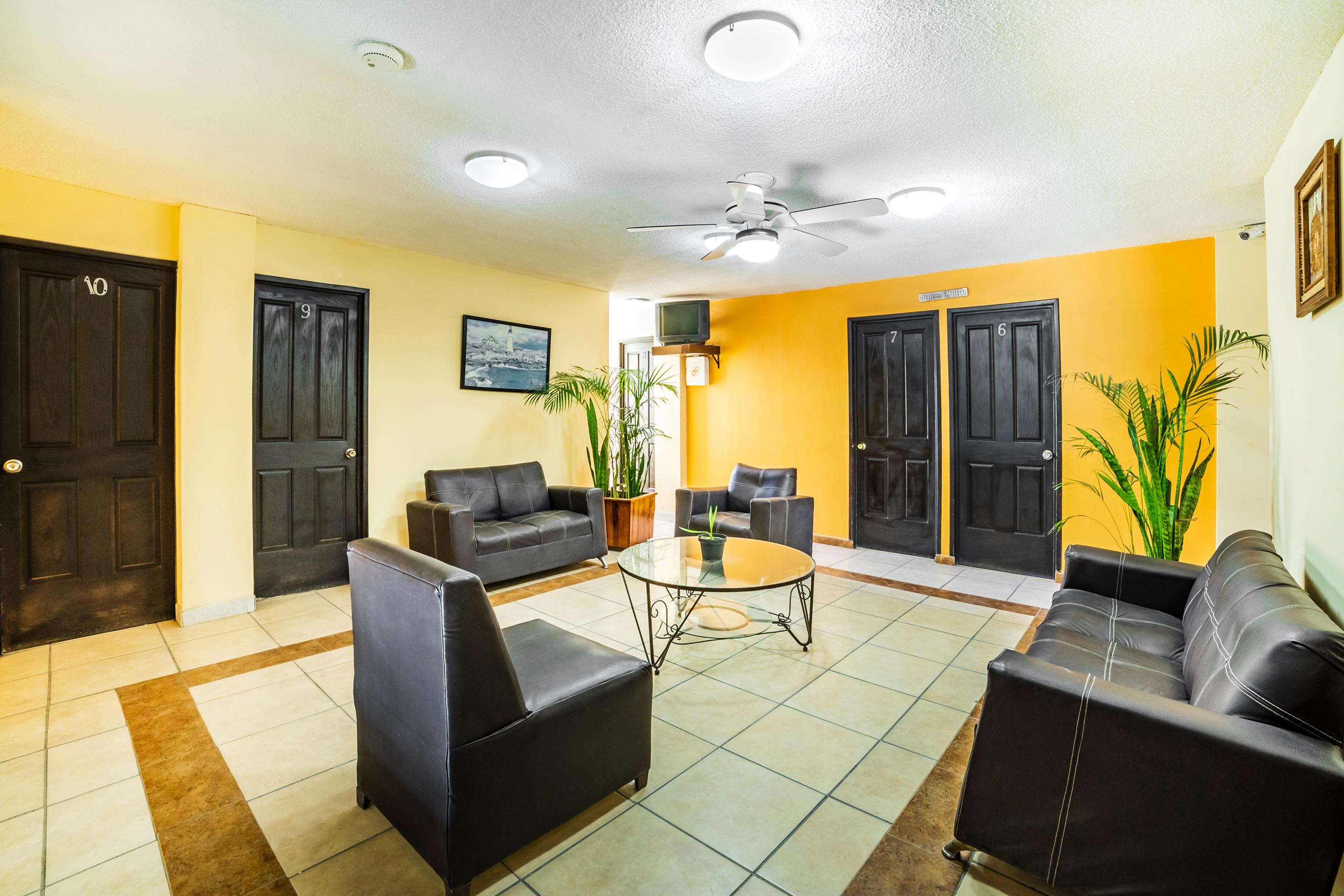 Vista Lobby OYO Hotel Bugambilia San Luis Potosi