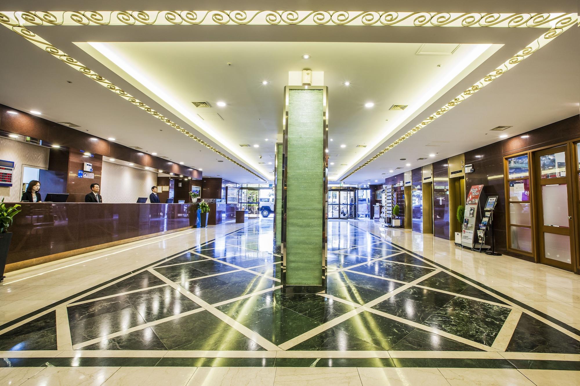Vista Lobby Hamilton Hotel