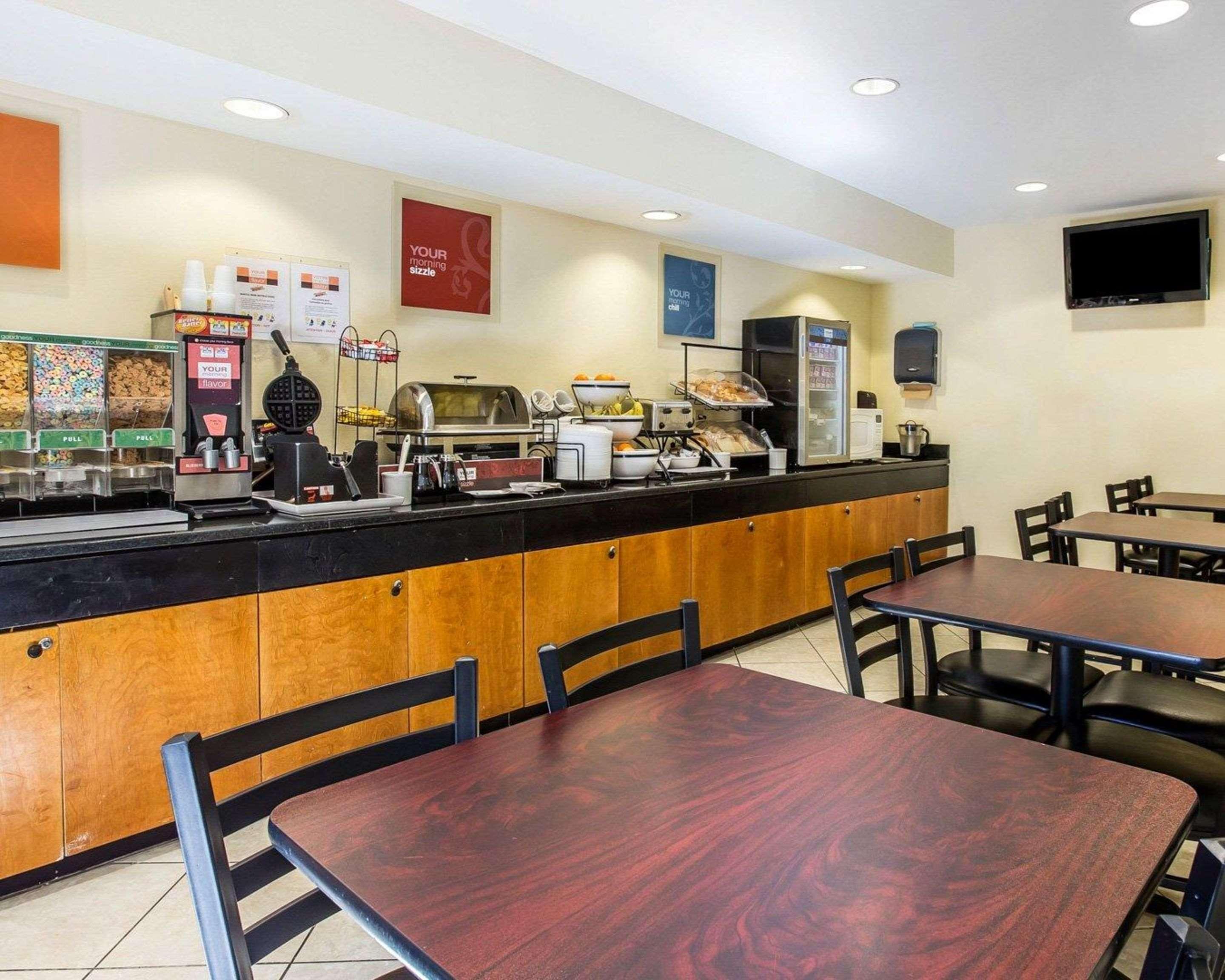 Restaurant Quality Inn Darien - North Brunswick