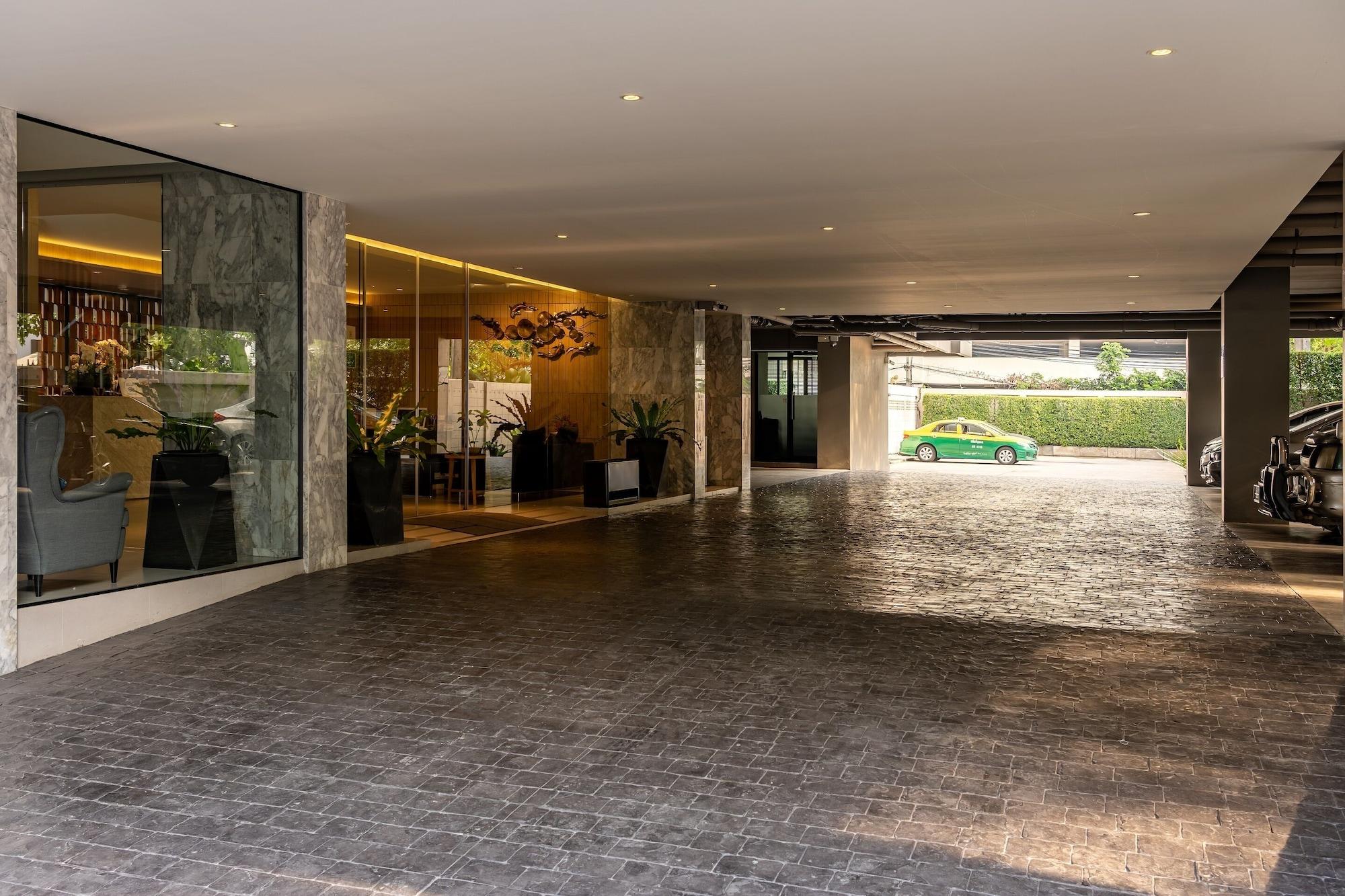 Vista Exterior Naga Residence