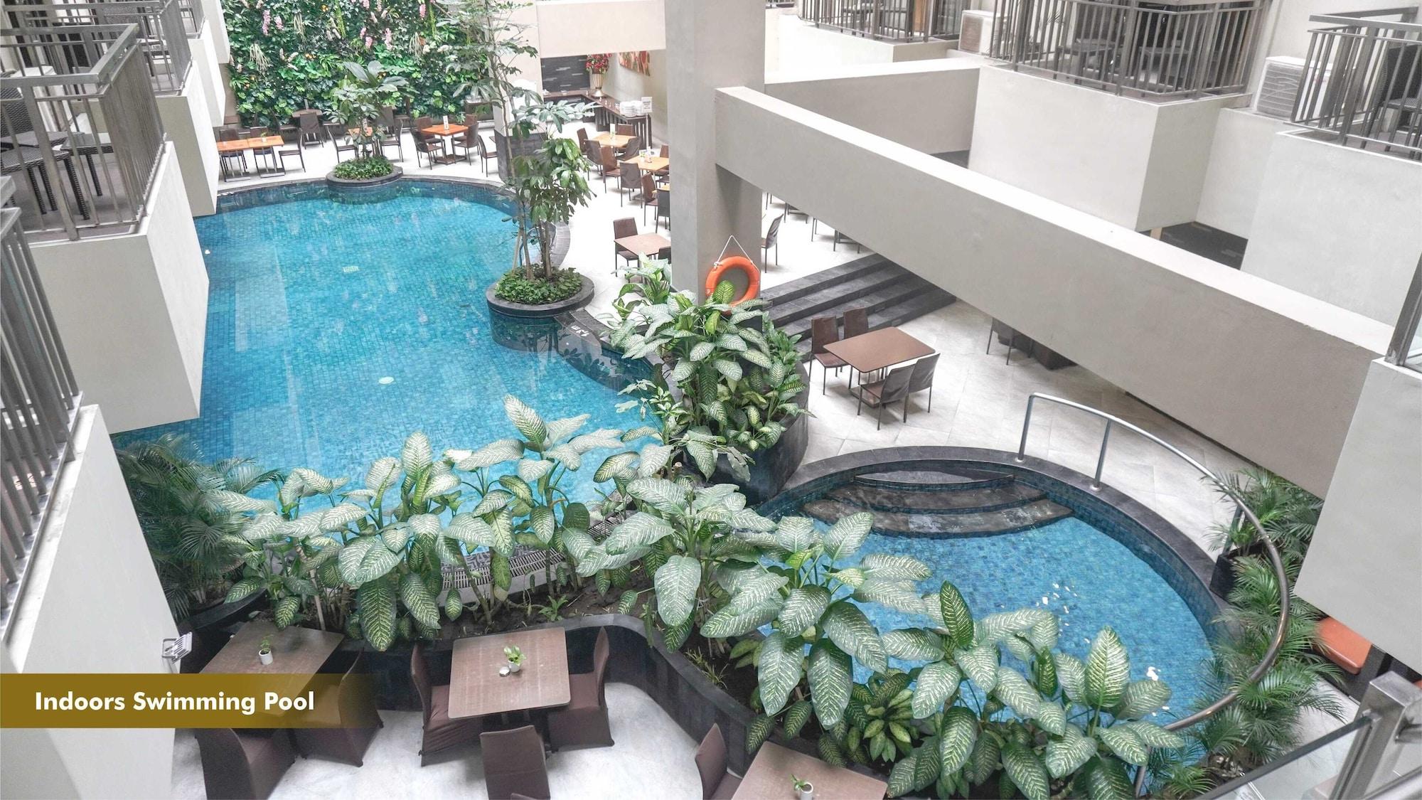 Vista Piscina Savana Hotel & Convention Malang