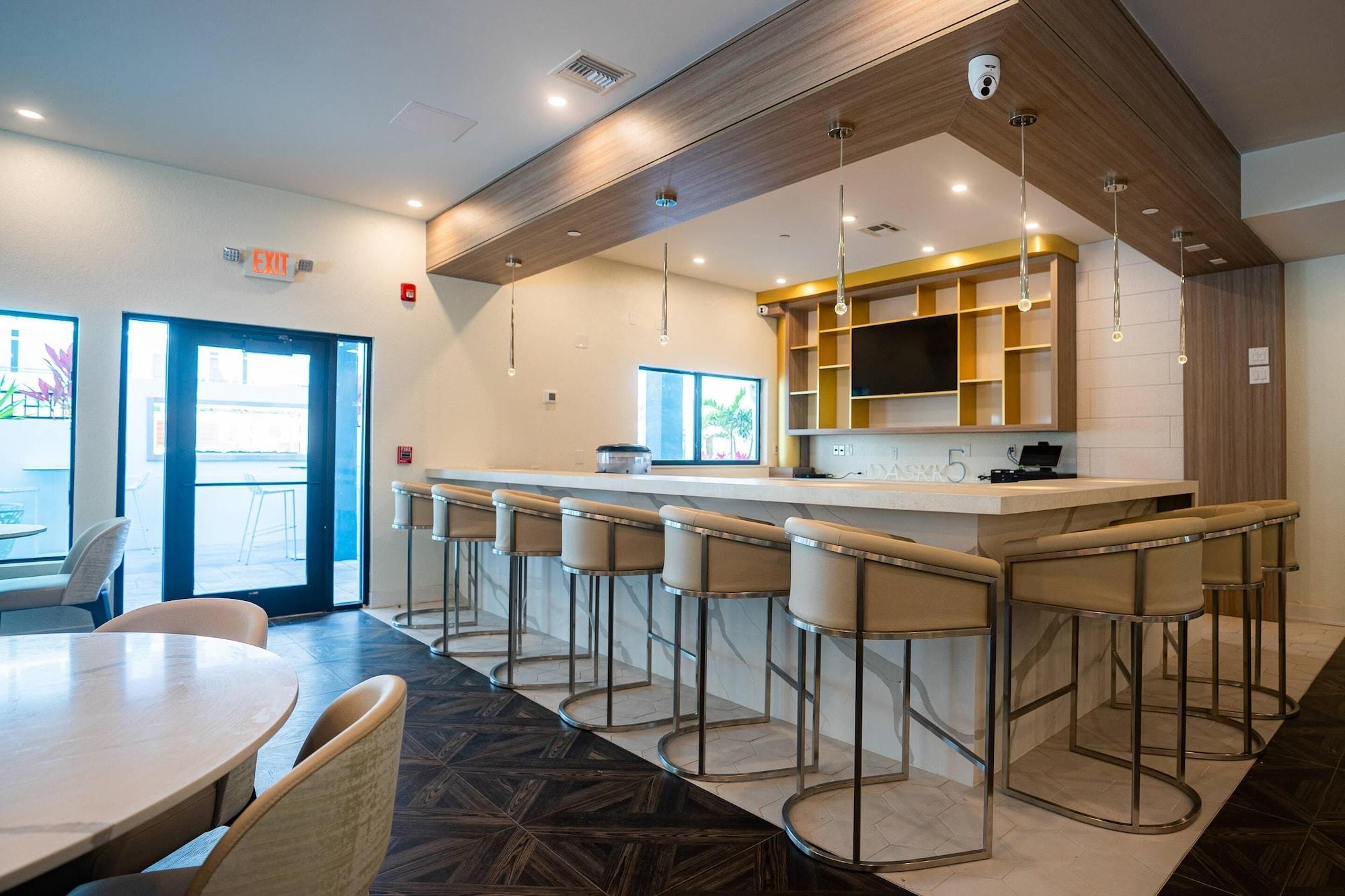 Restaurant DASKK Orlando Hotel near Universal Blvd, an Ascend Collection Hotel