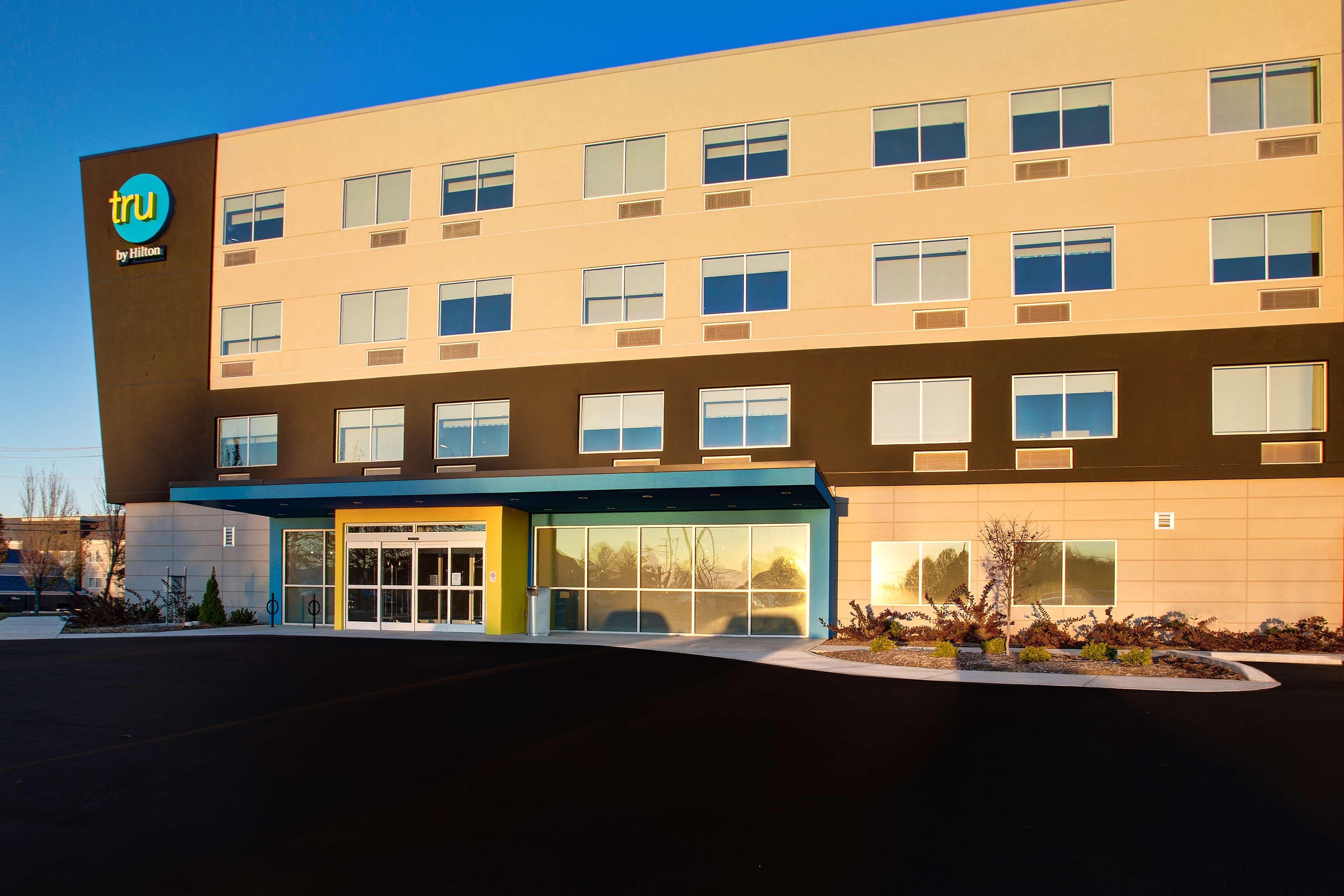 Vista Exterior Tru by Hilton Alcoa Knoxville Airport