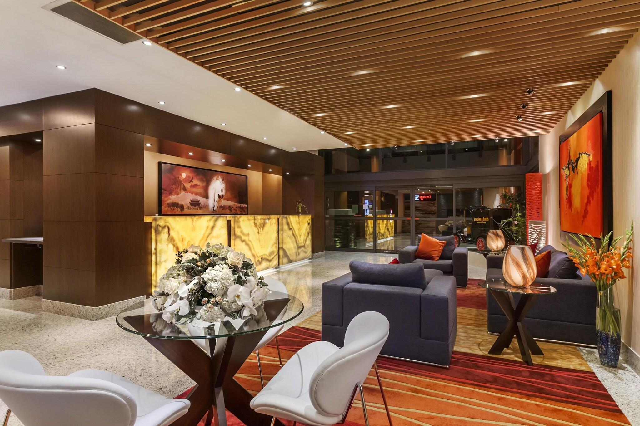 Vista Lobby Poco Inn and Suites Hotel & Conference Centre