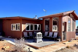 Alquiler Vacacional - RedNeck Ranch Cabin 3 Bd 2 Ba on 9+ Acres