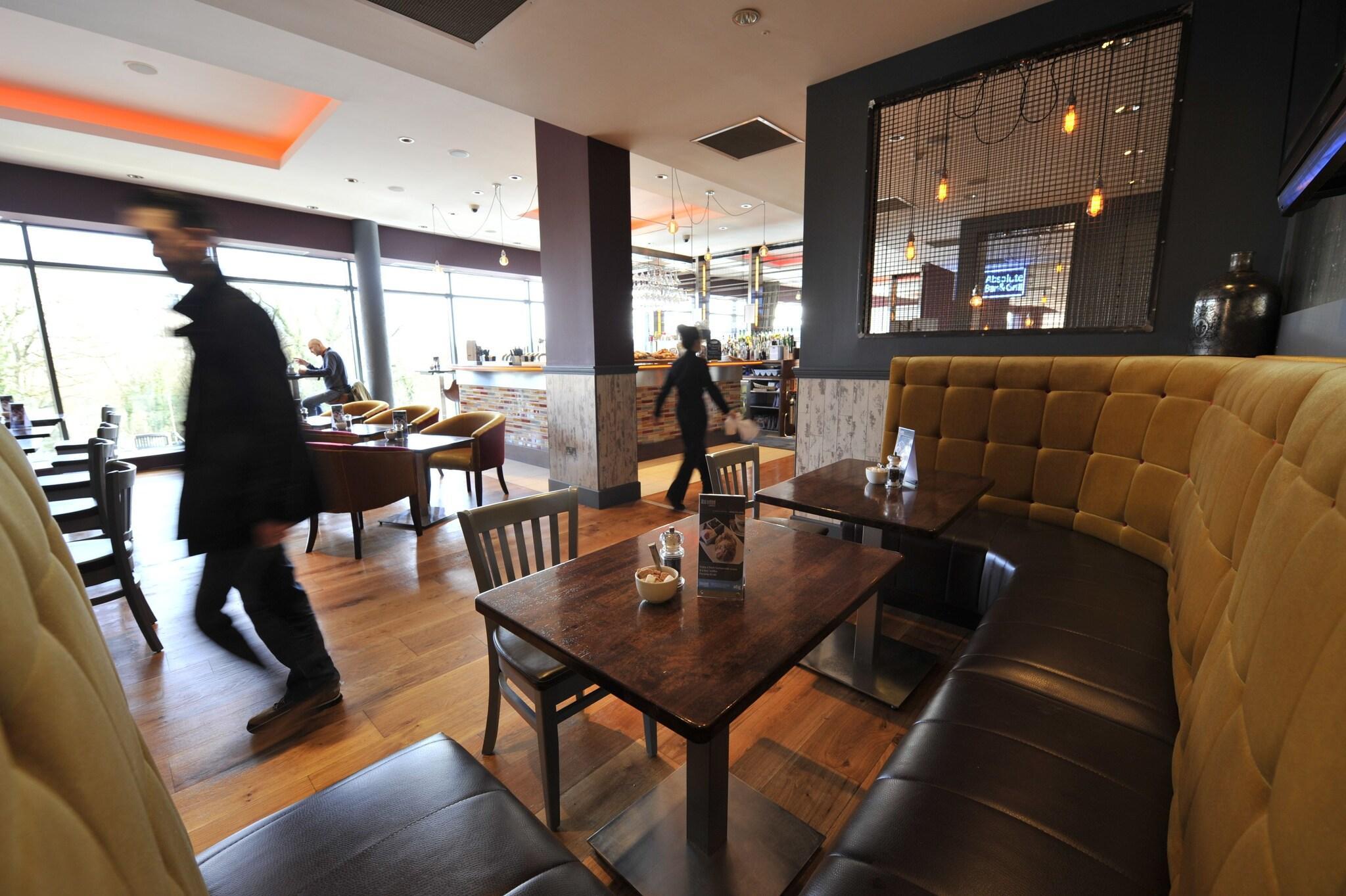 Bar/Salón Absolute Hotel Limerick