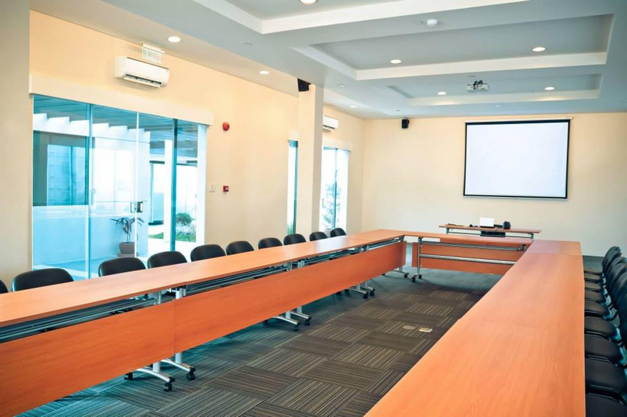 Sala de Reuniones SanTomas Suites