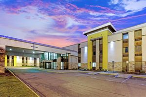 Paquete - La Quinta Inn & Suites by Wyndham Detroit Metro Airport