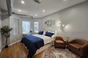 Alojamiento - Luxe Loft vibe – 4BR/3BA Apt in Chicago– King Suite, Great for Families & Groups