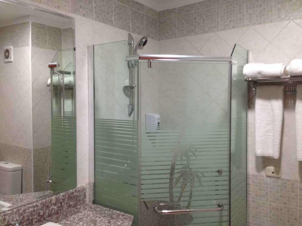 Baño Savanna Empire Hotel and Resort Spa