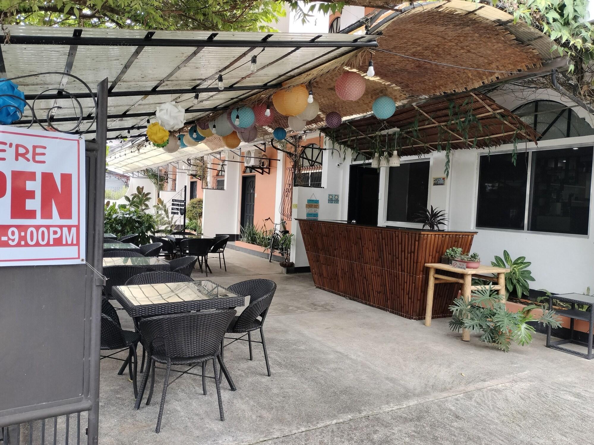 Restaurant E & F Condotel