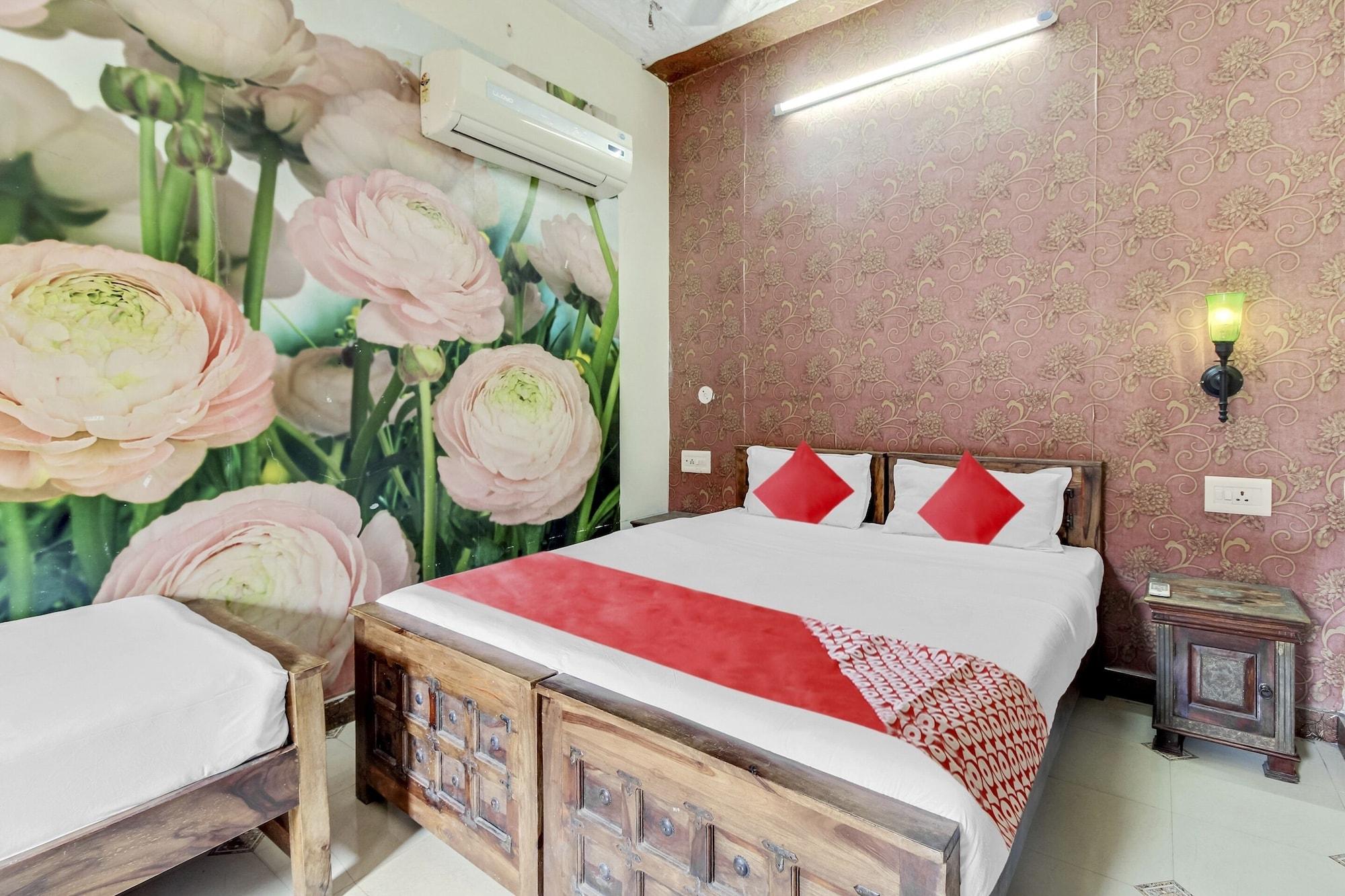 Varios OYO 46815 Banaji Home Stay