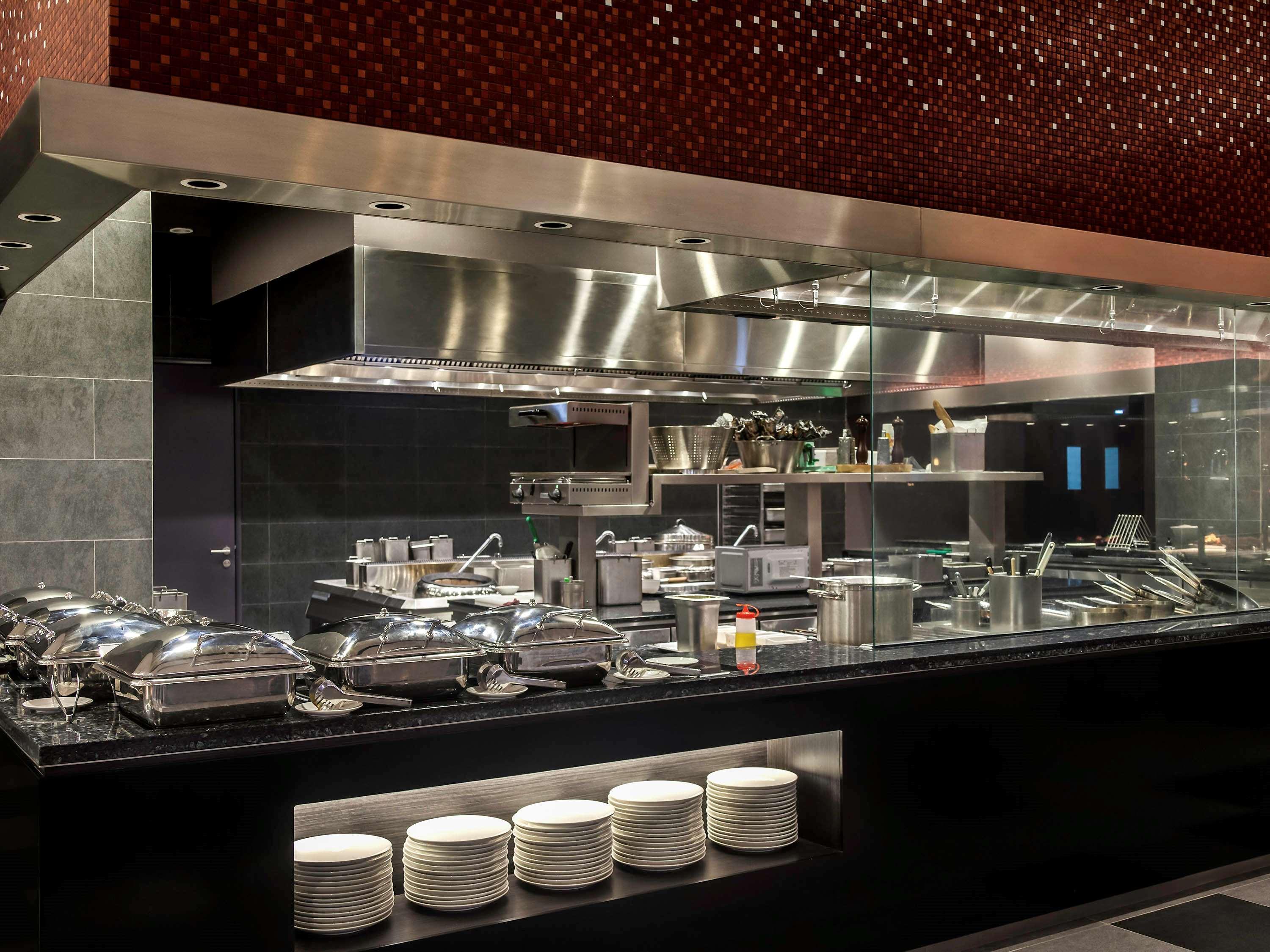 Restaurant Pullman Miri Waterfront