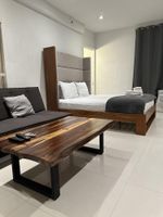 Alquiler Vacacional - Beachfront Art Deco District includes Free Beach Lounges and Pool