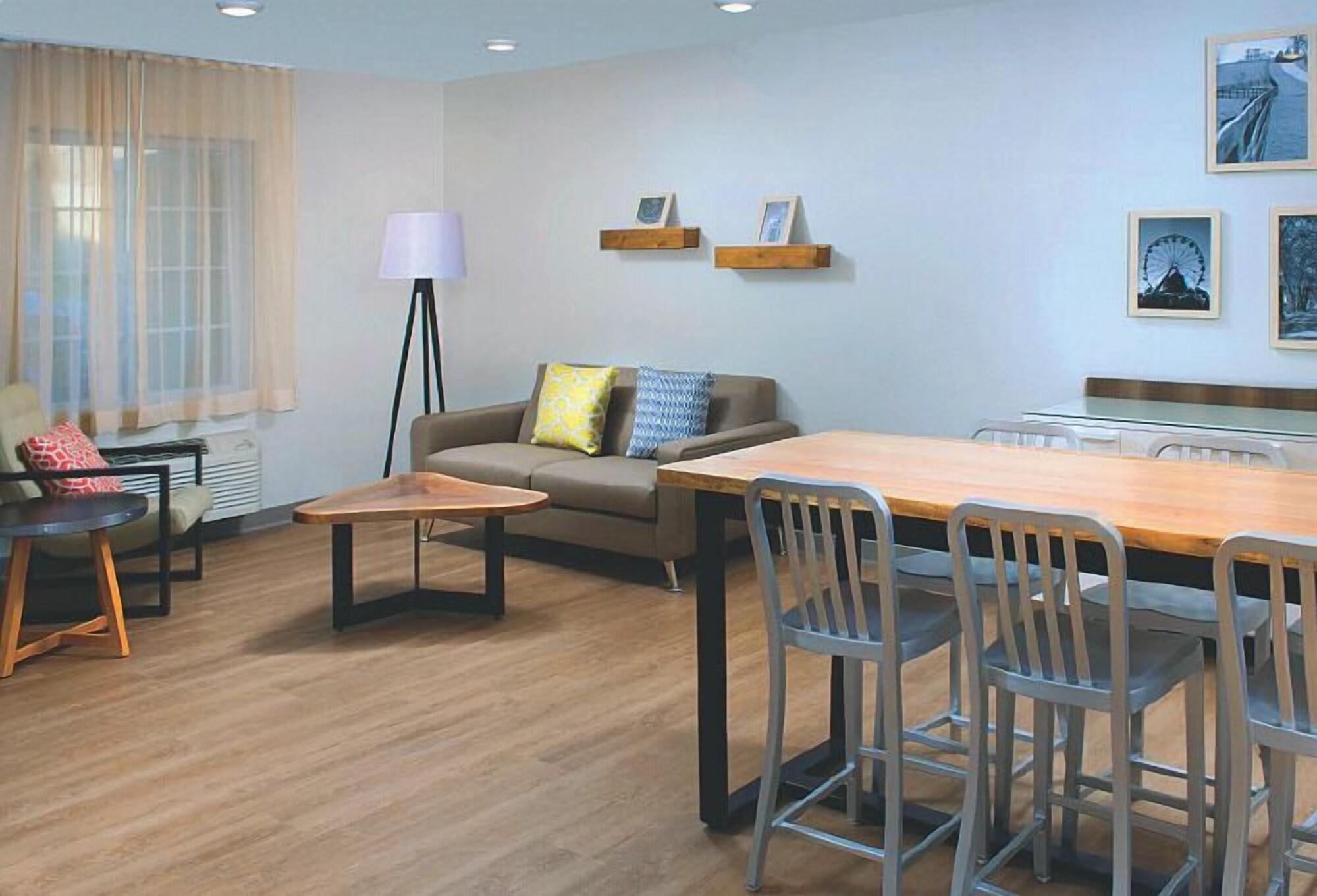 Vista Lobby Woodspring Suites Rochester Greece