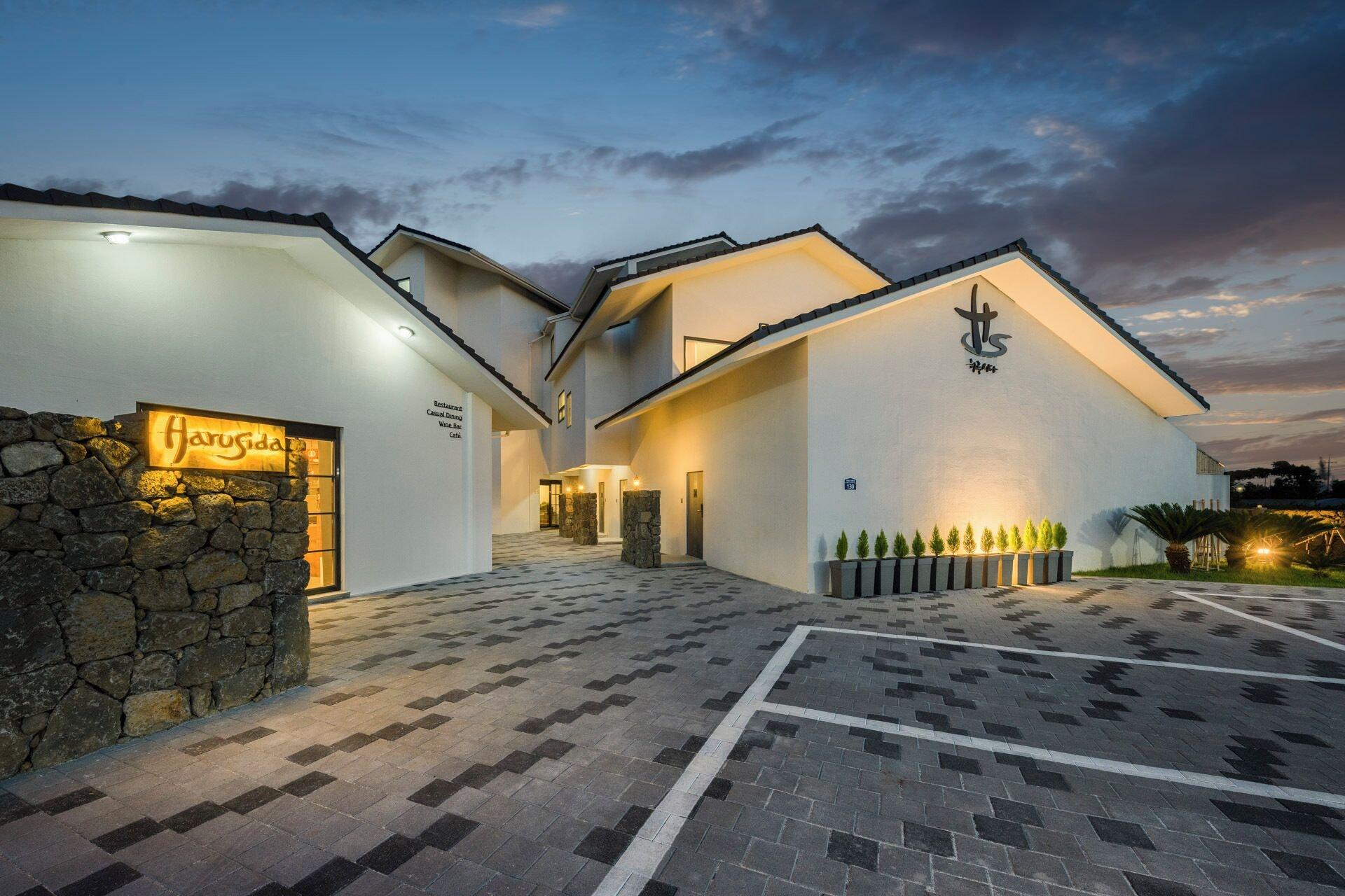 Vista Exterior Hotel Harusida