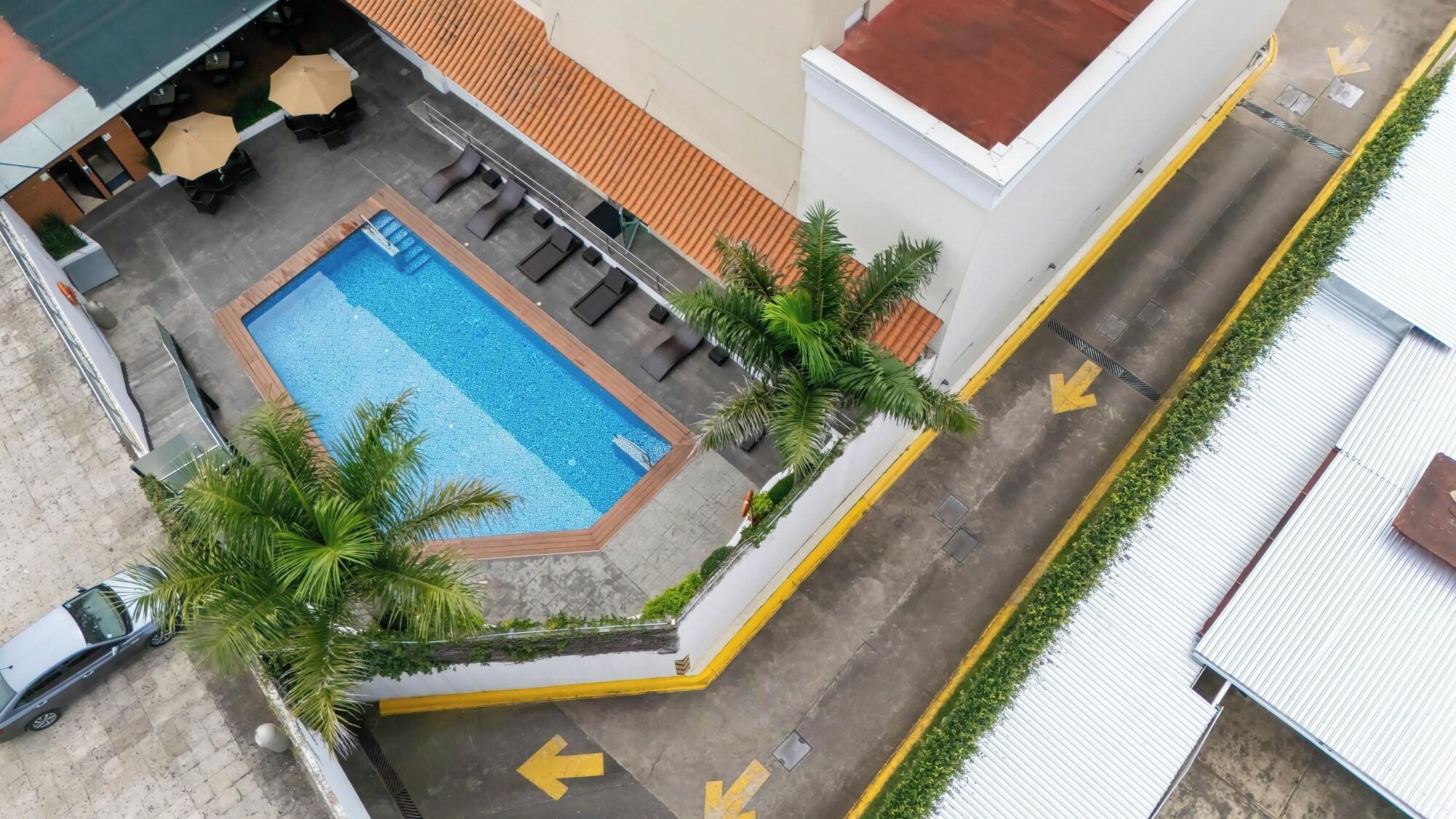 Vista Exterior Holiday Inn Uruapan by IHG