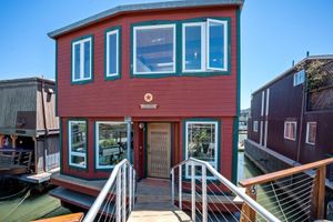 Alquiler Vacacional - Floating Home In Sausalito! 3 Floors W/ 2br & 3ba 2 Bedroom Home by Redawning