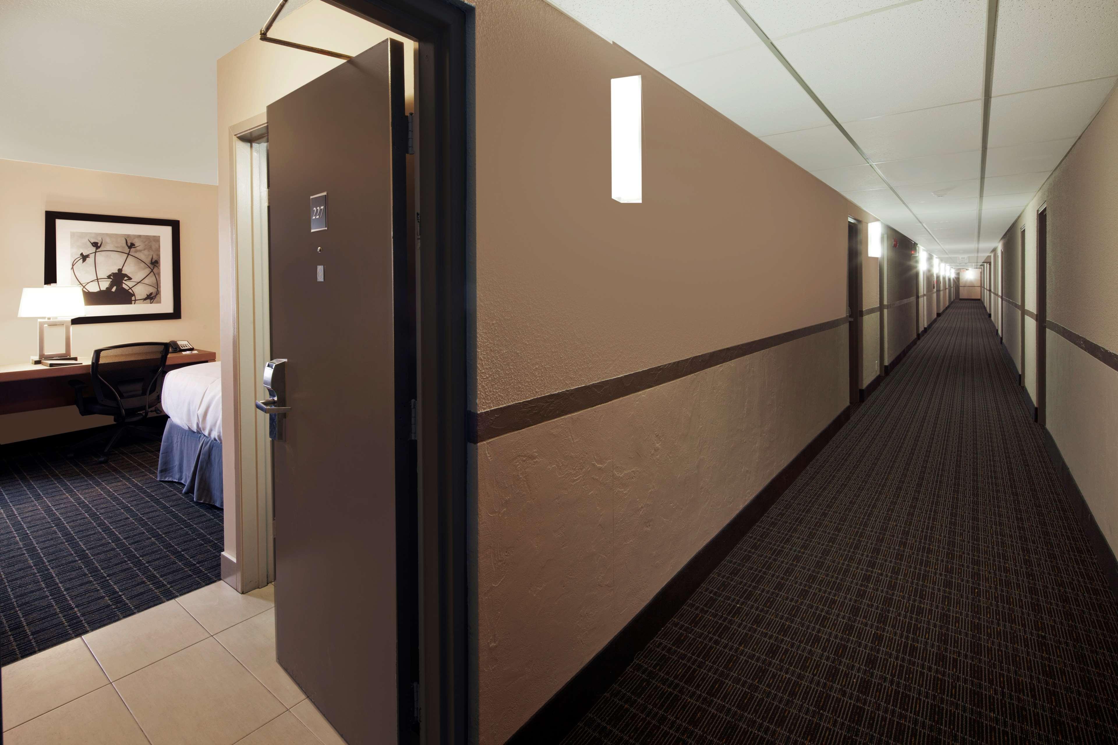Vista Exterior Canadas Best Value Inn Toronto