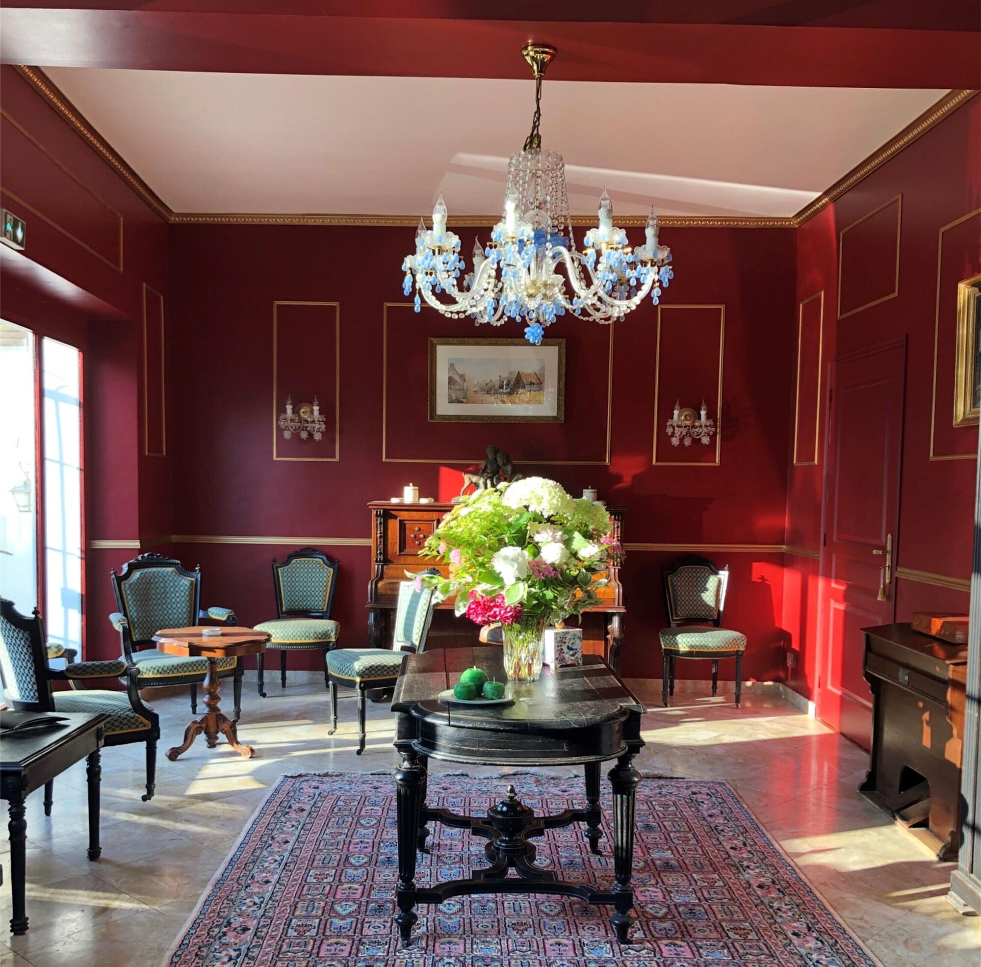 Varios Château de la Marjolaine