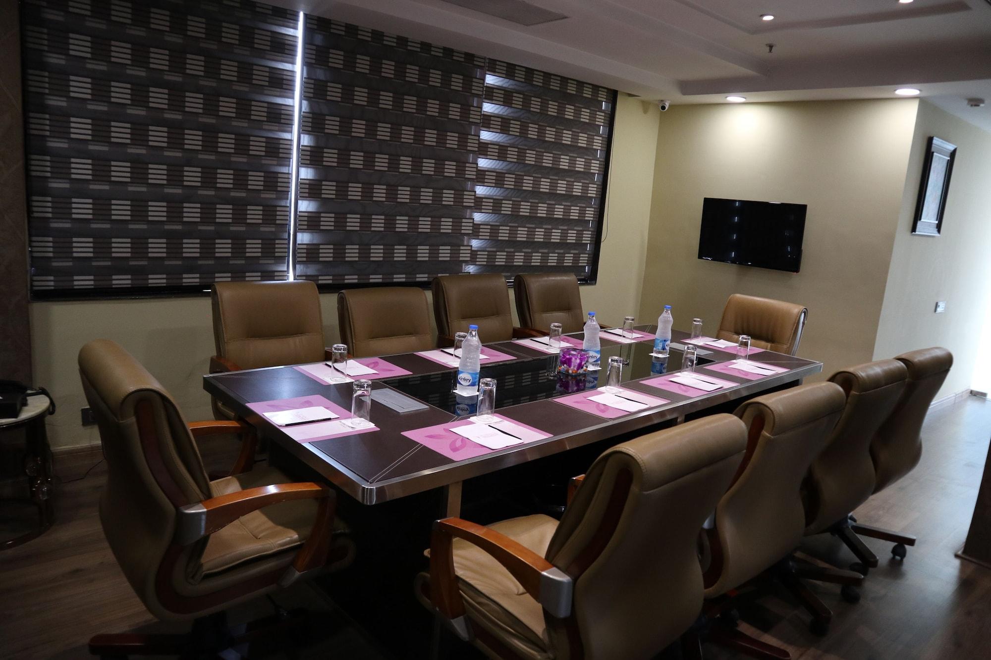 Sala de Reuniones Regenta Central - Amritsar Hotel