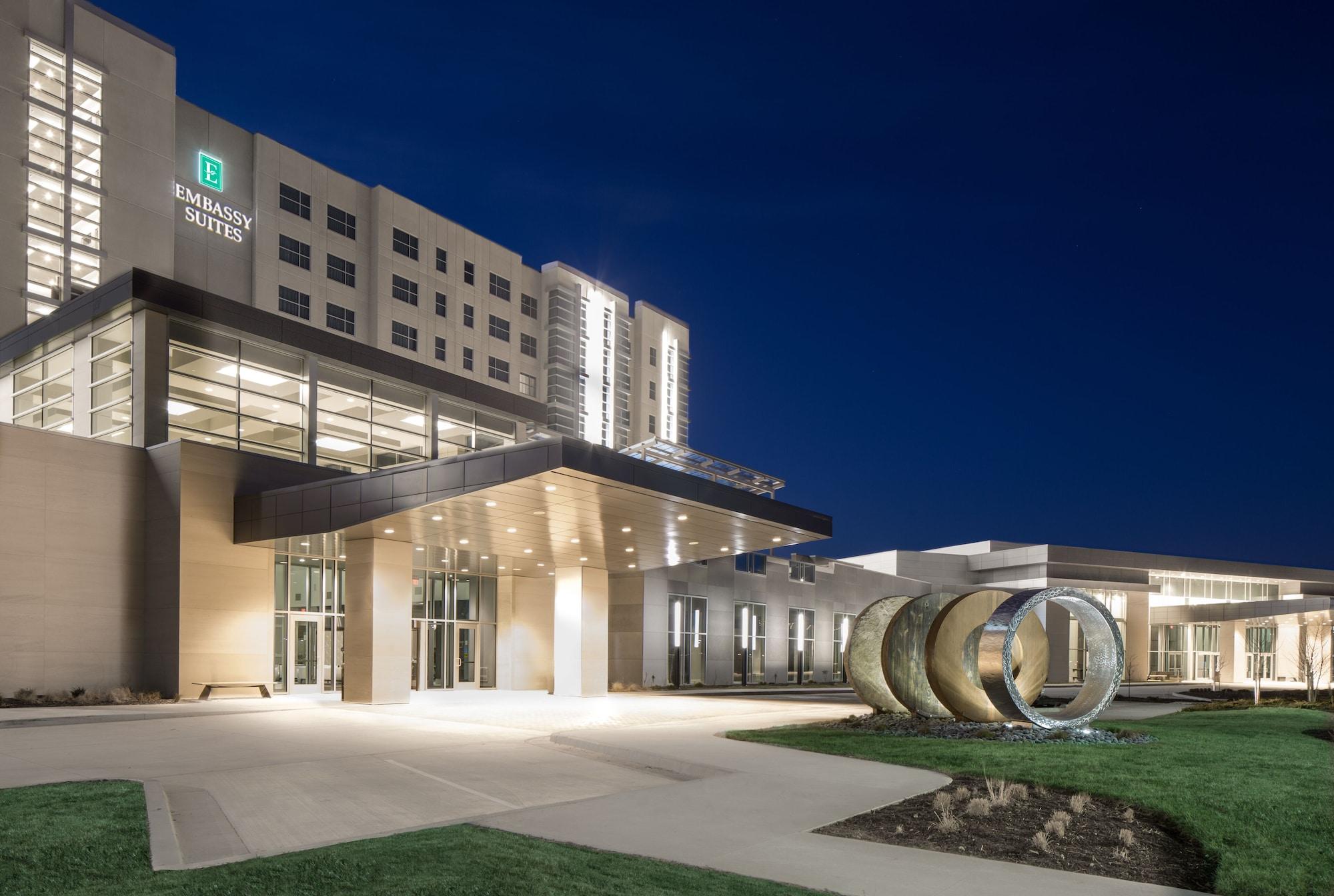 Vista Exterior Embassy Suites by Hilton Kansas City Olathe