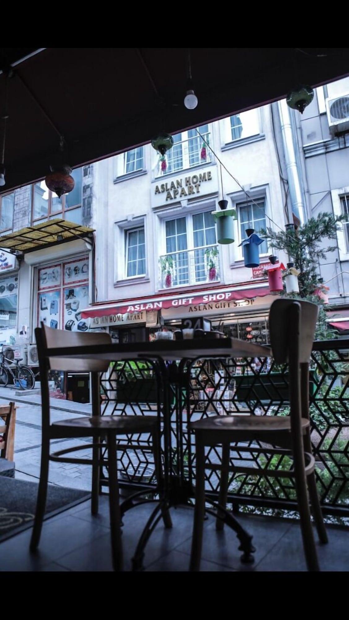 Restaurant Aslan Home Apart