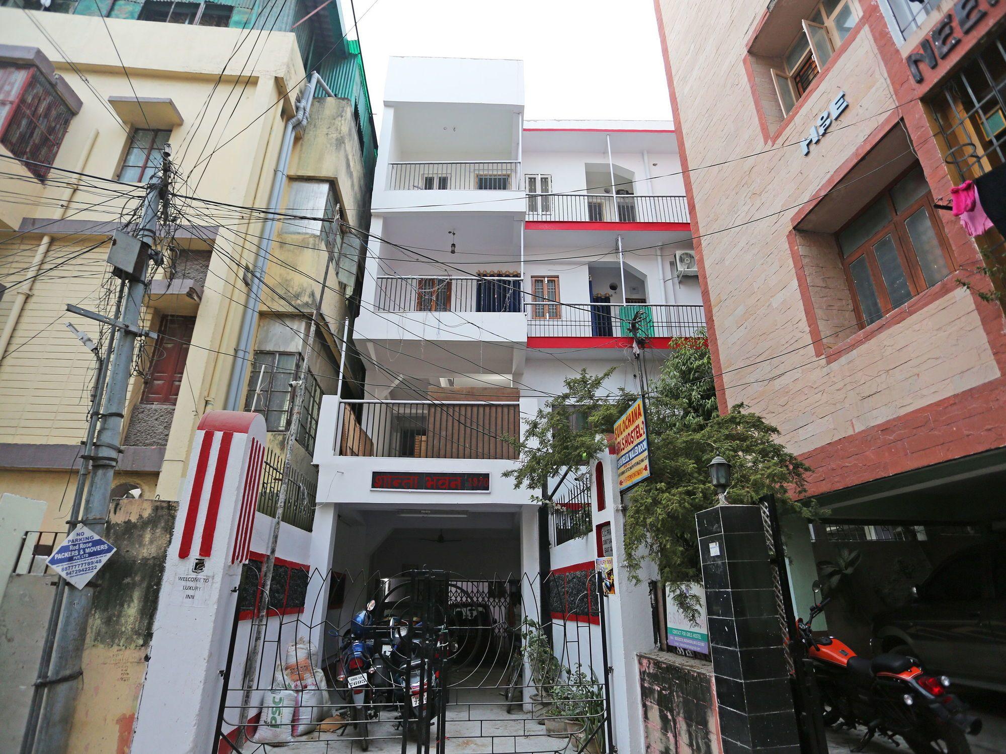 Vista Exterior OYO 10994 Hotel Luxury INN