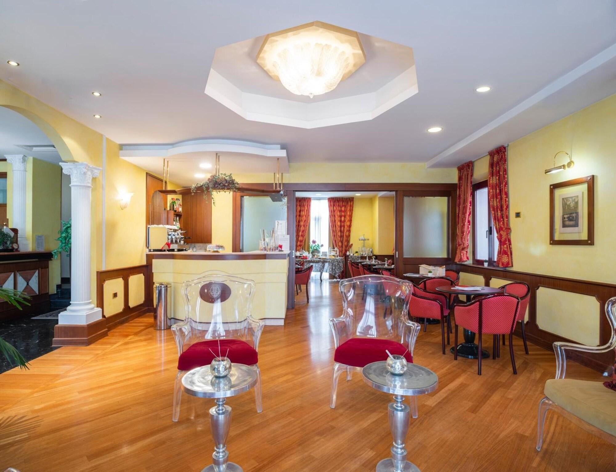 Bar/Salón Hotel Regent