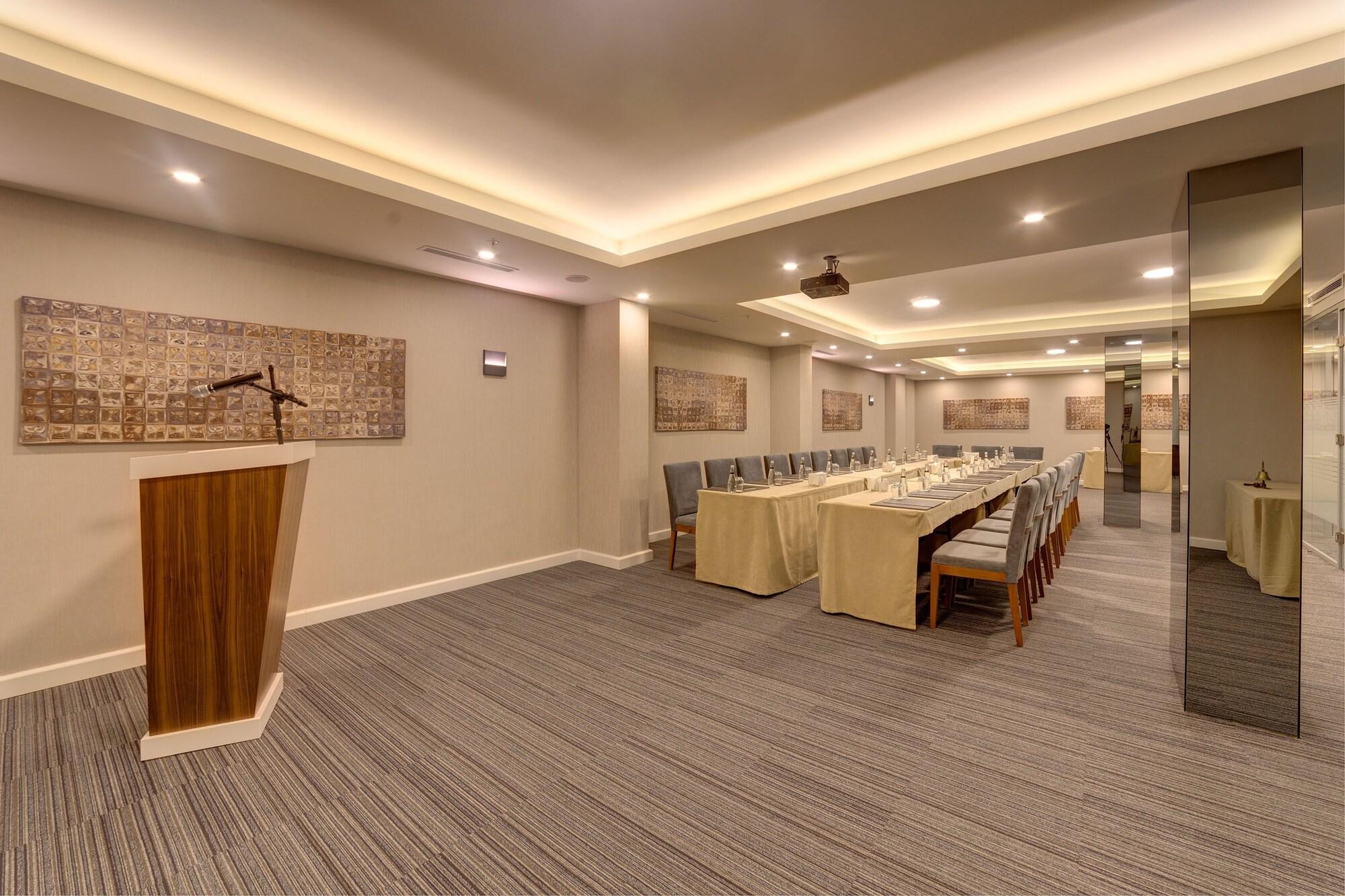 Sala de Reuniones The Menord Hotel