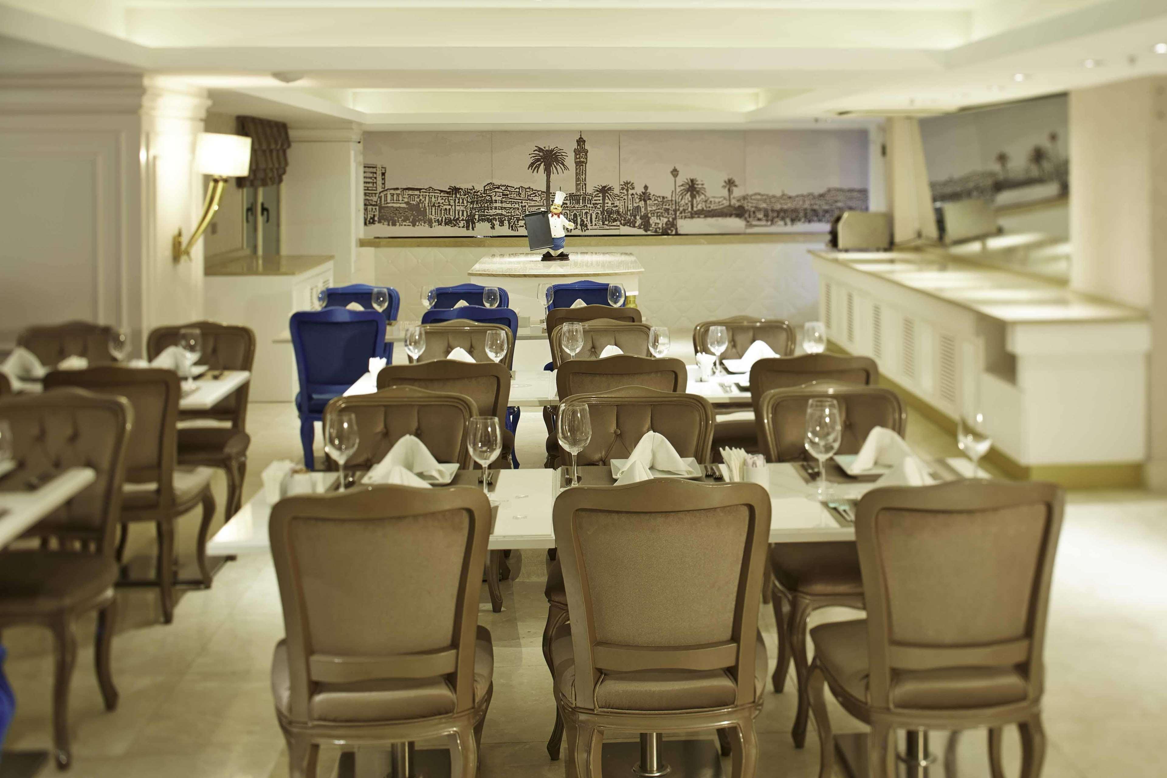 Restaurant Doubletree By Hilton Hotel Izmir - Alsancak