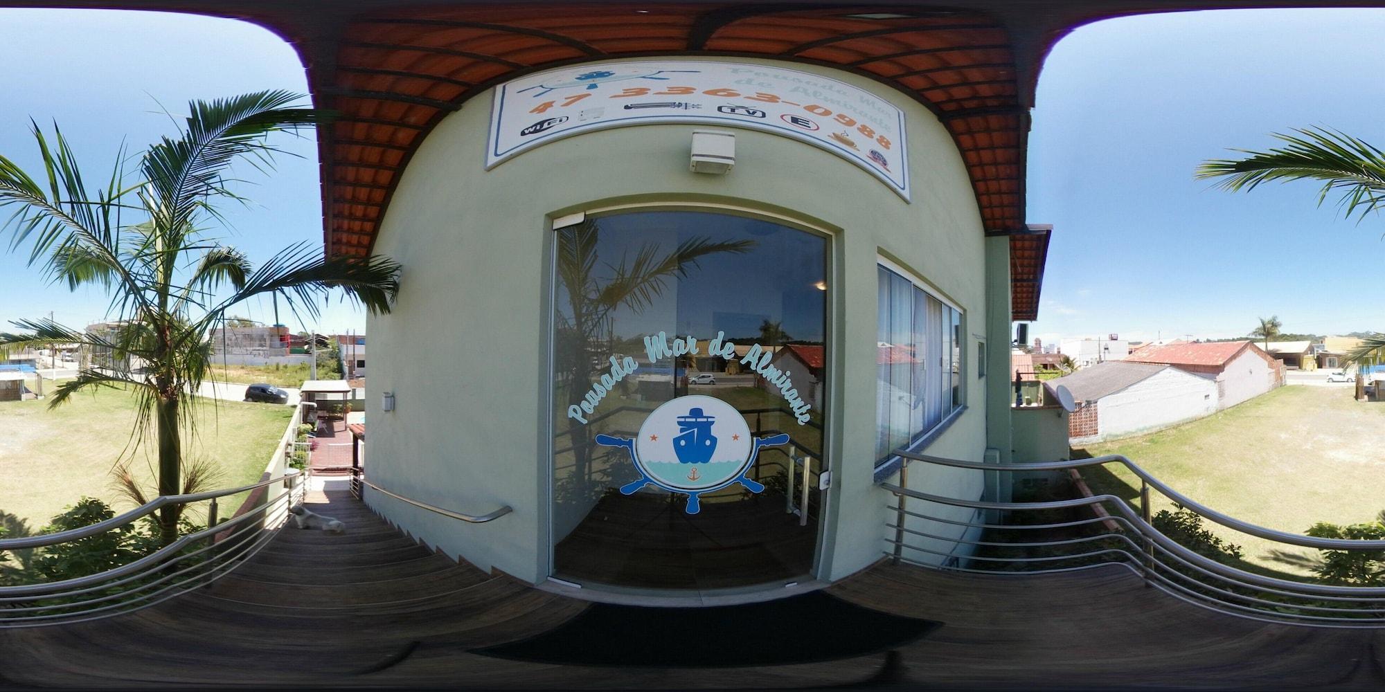 Vista Exterior Pousada Mar de Almirante