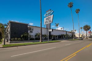 Alojamiento - Sunset West Hotel, SureStay Collection by Best Western