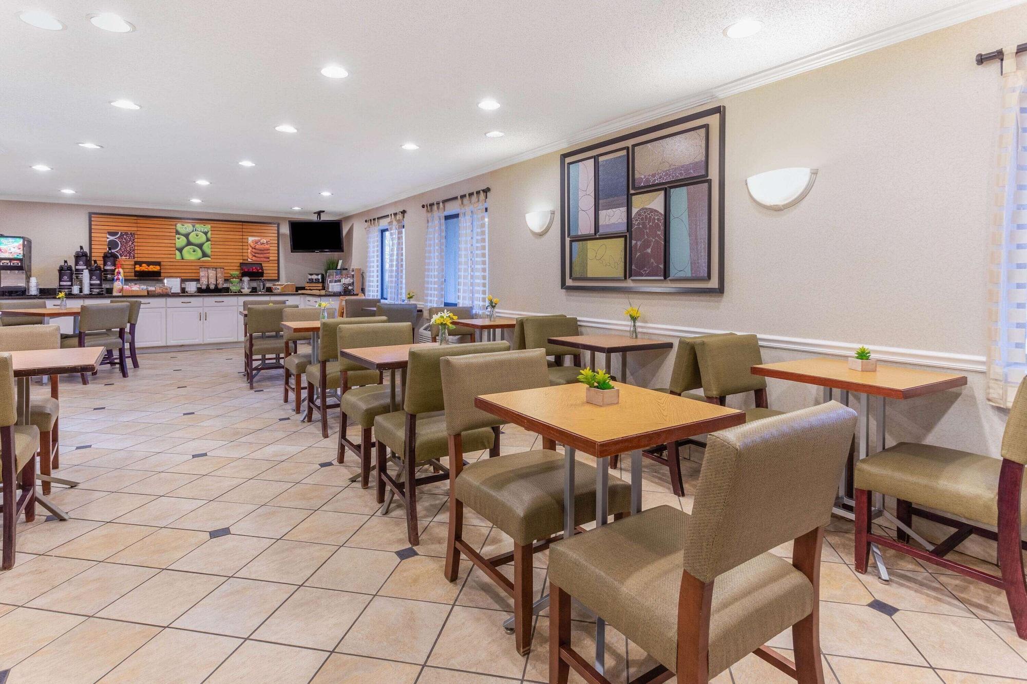 Restaurant La Quinta Inn & Suites by Wyndham Chicago Gurnee