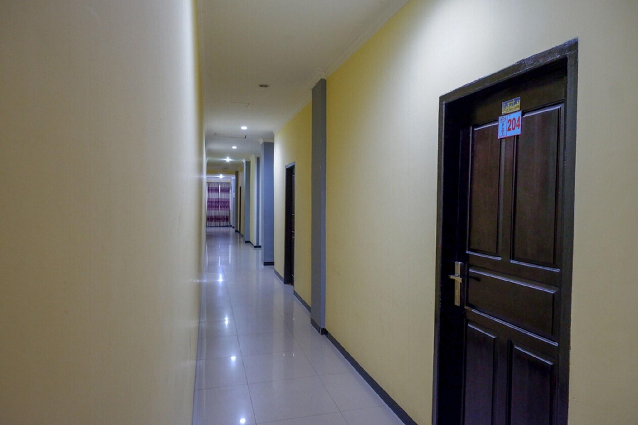 Vista Lobby Formerly RedDoorz near Citraland Waterpark Kendari