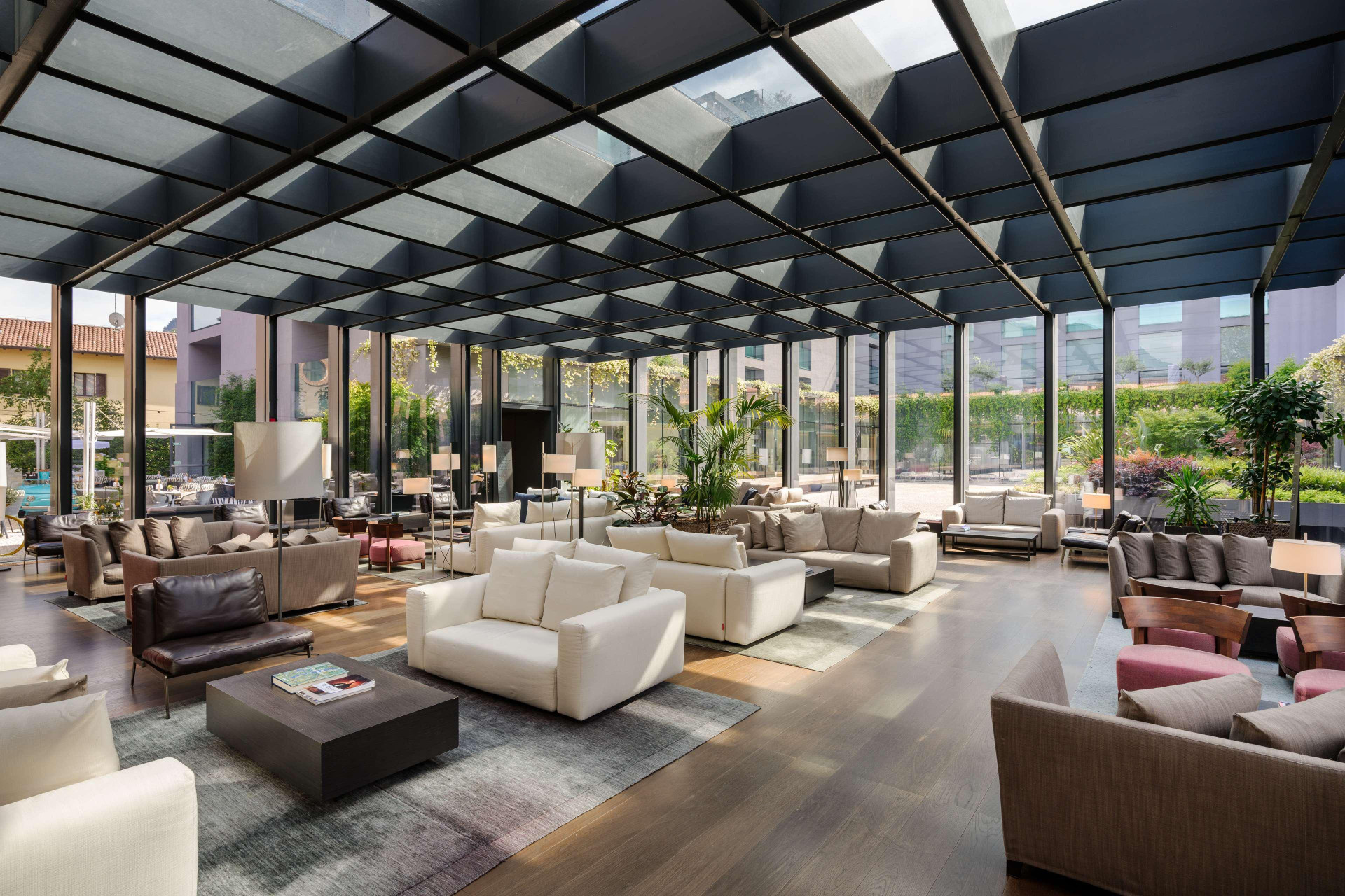 Vista Lobby Hilton Lake Como