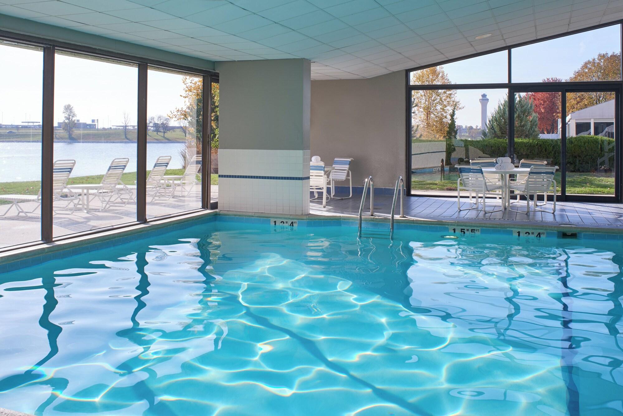 Vista Piscina Kansas City Airport Marriott