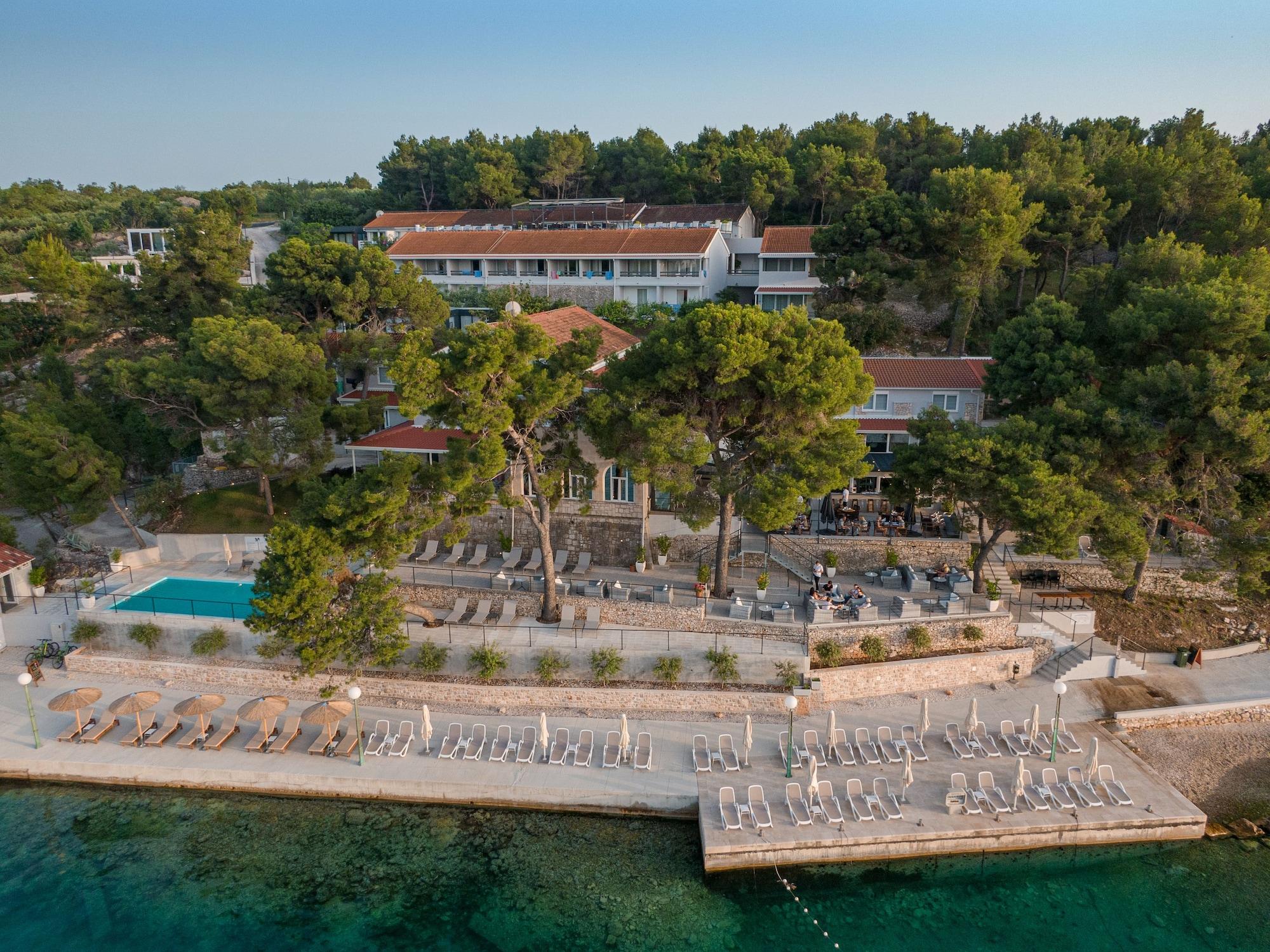 Vista Exterior Hotel Milna Osam - Adults only
