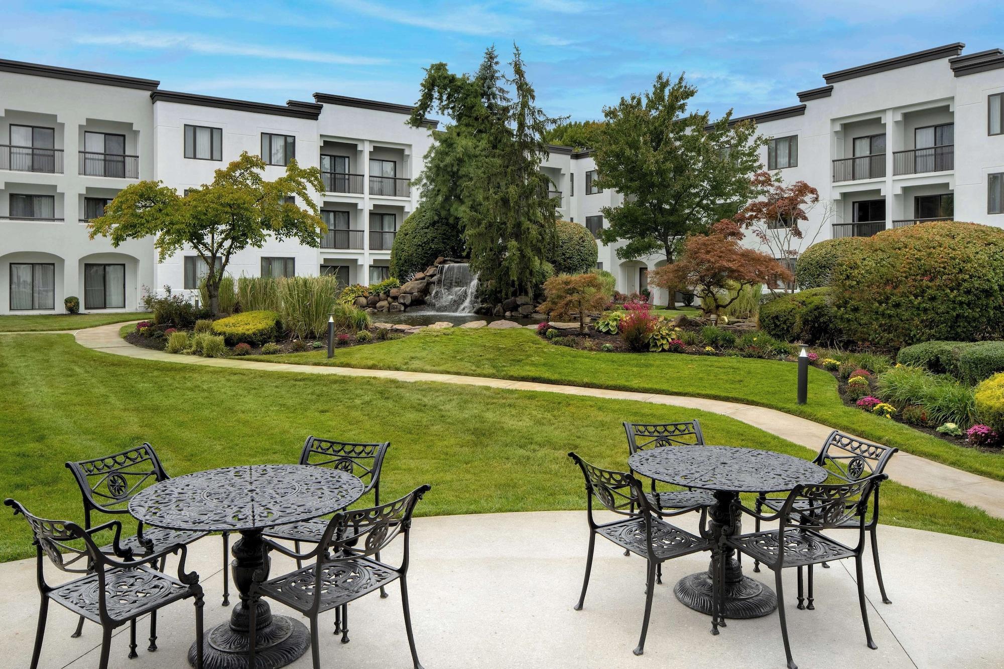 Vista Exterior DoubleTree Suites by Hilton Hotel Mt. Laurel