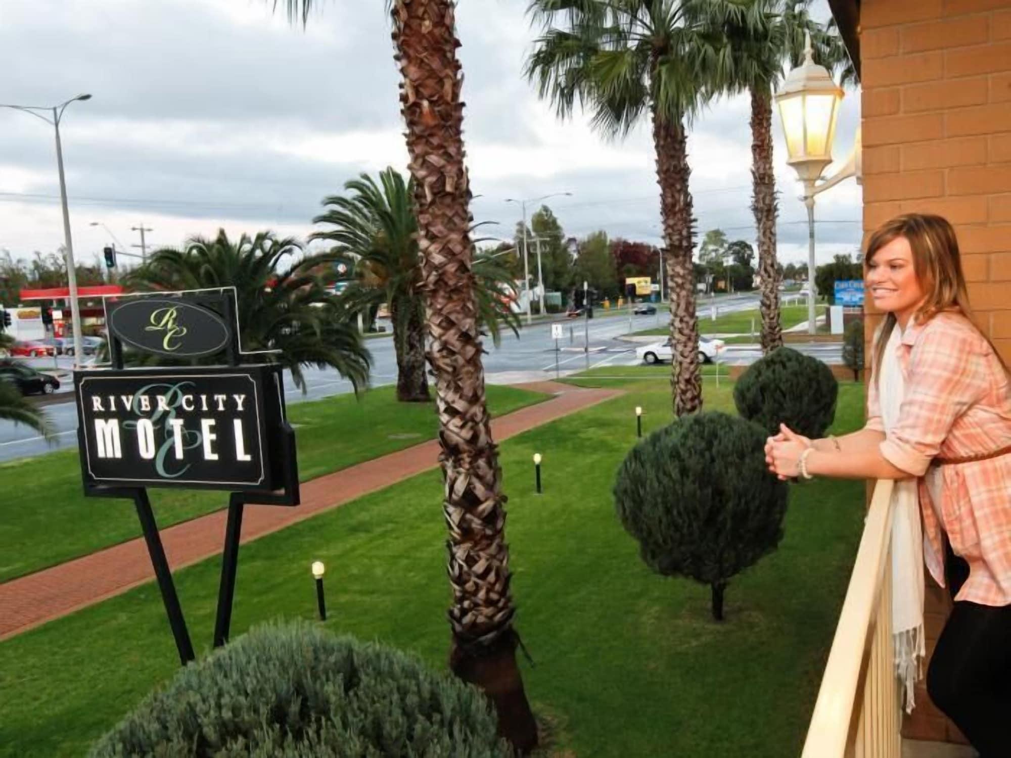 Vista Exterior River City Motel